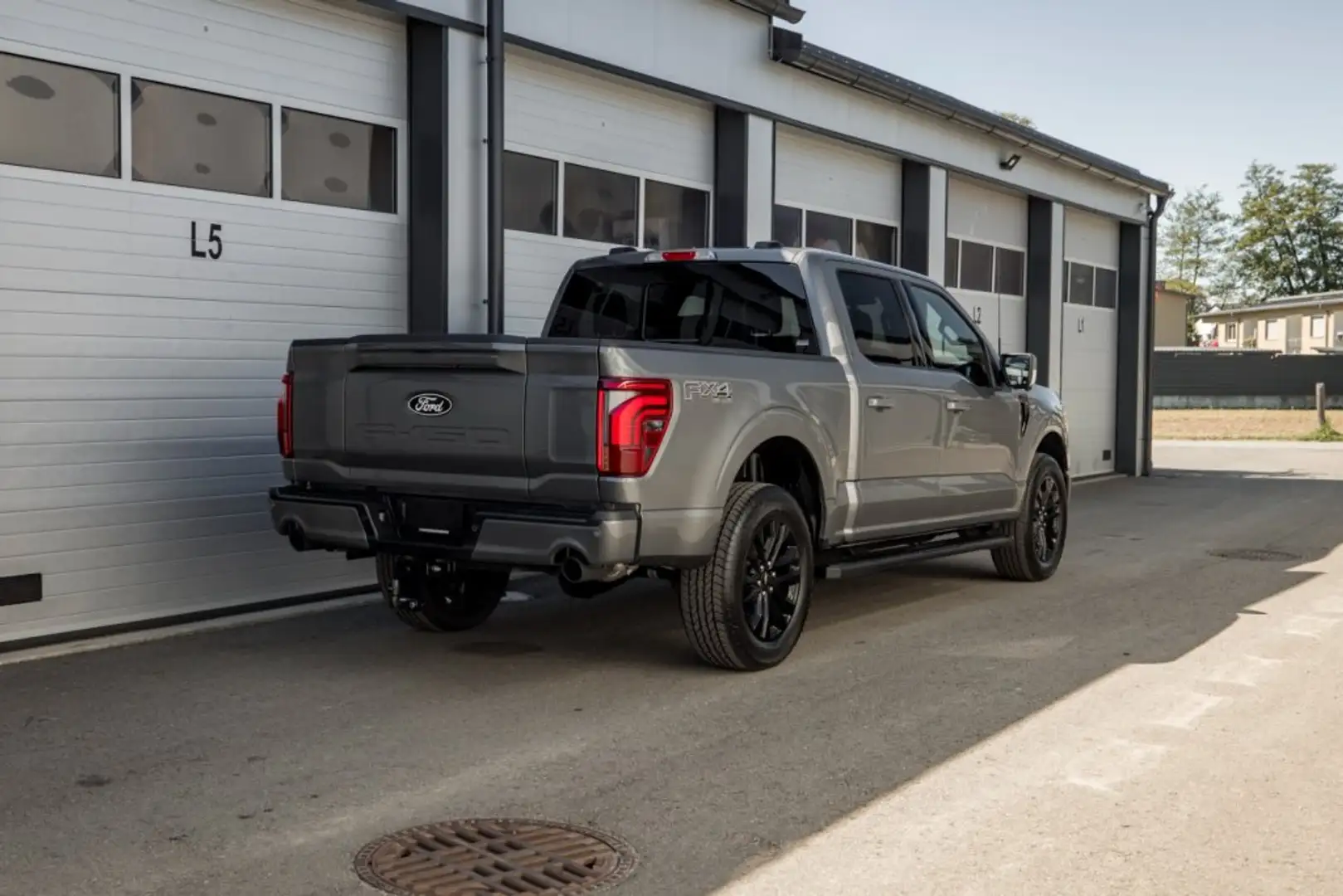 Ford F 150 F-150 Lariat SuperCrew 5,5'-Bed 4x4 Grau - 2