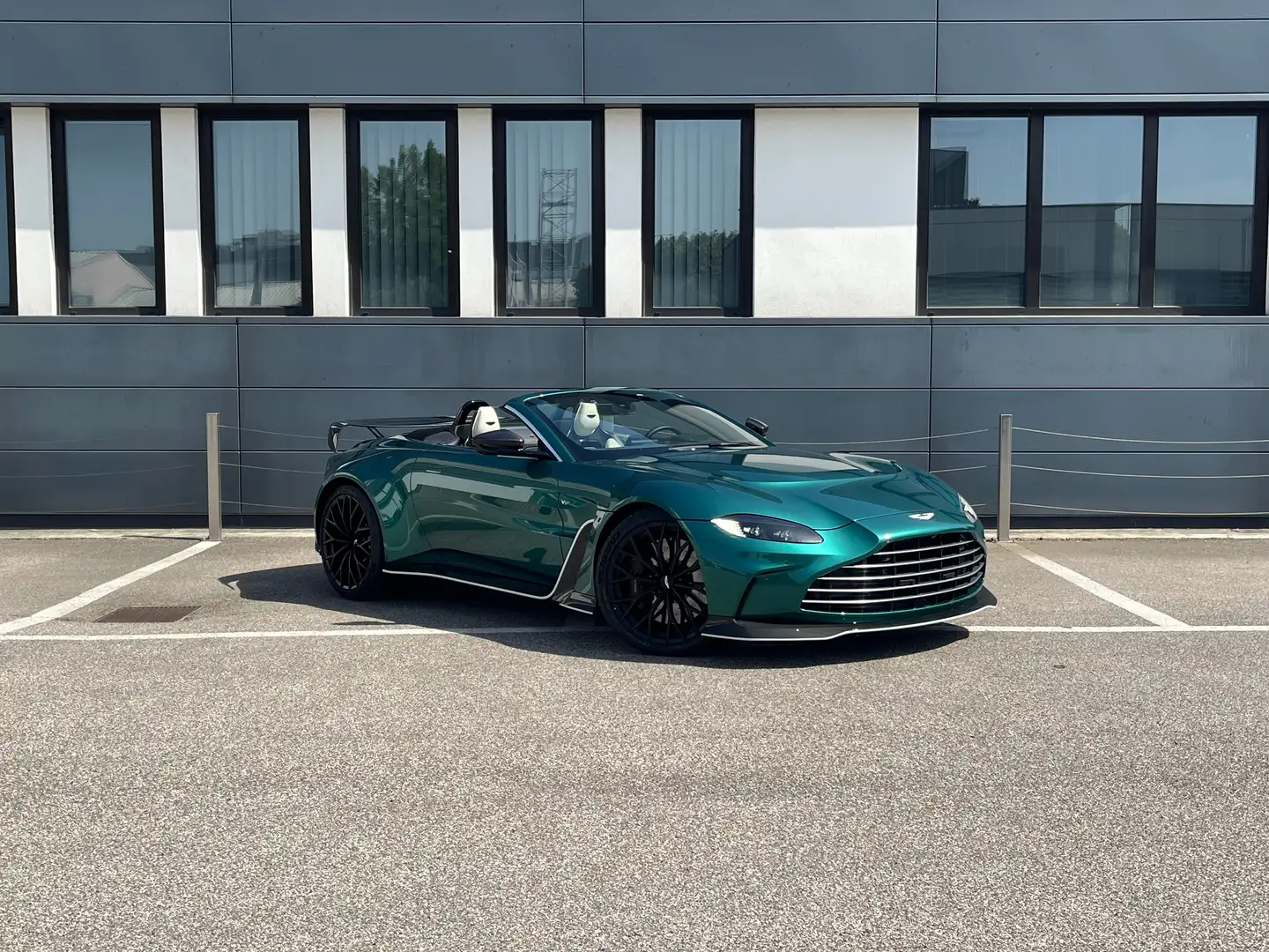 Aston Martin Vantage V12 Roadster Green - 1