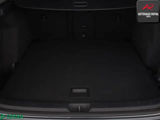 Volkswagen Golf view 12