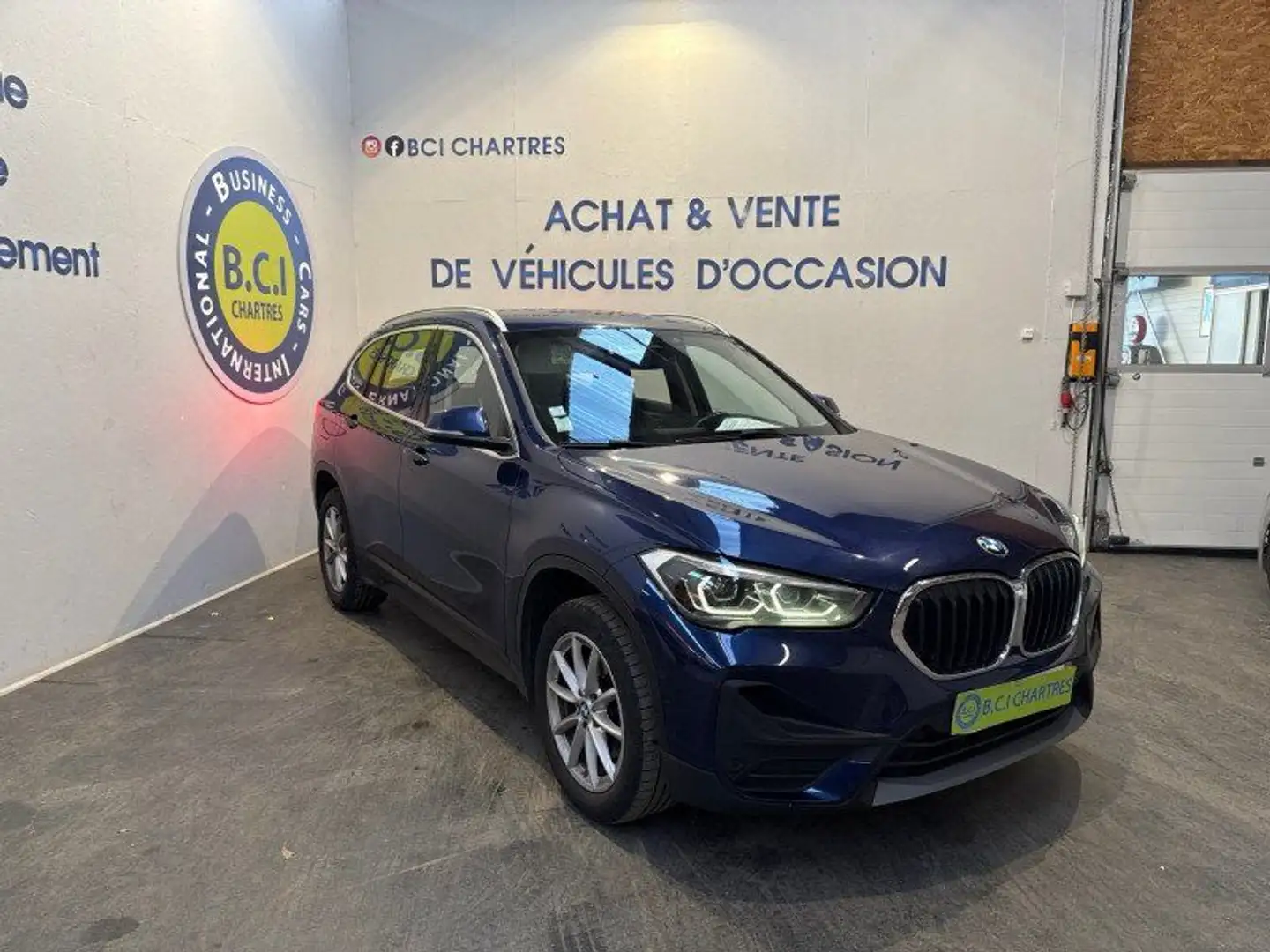 BMW X1 (F48) SDRIVE18I 136CH BUSINESS DESIGN Blau - 2