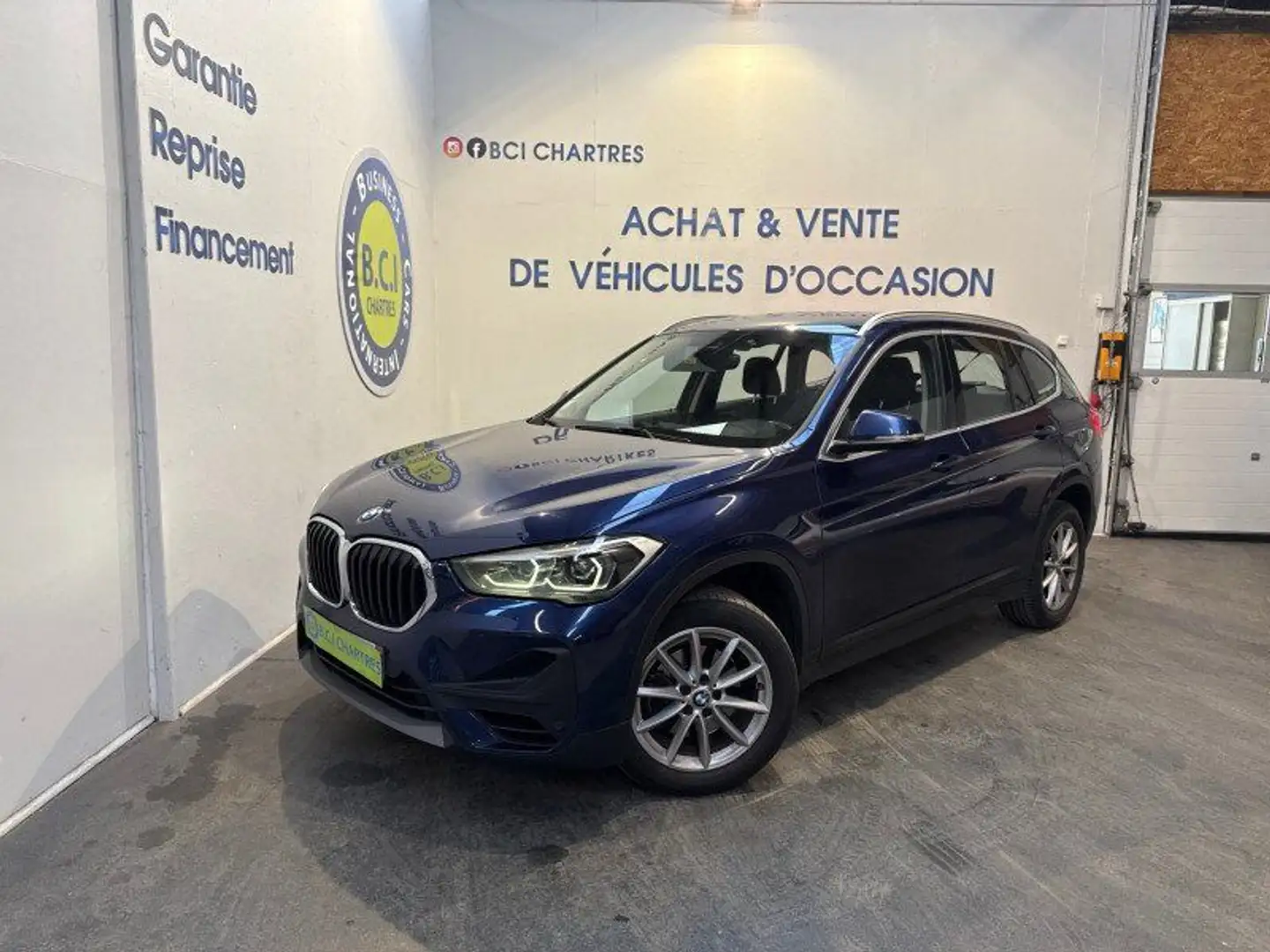 BMW X1 (F48) SDRIVE18I 136CH BUSINESS DESIGN Blau - 1
