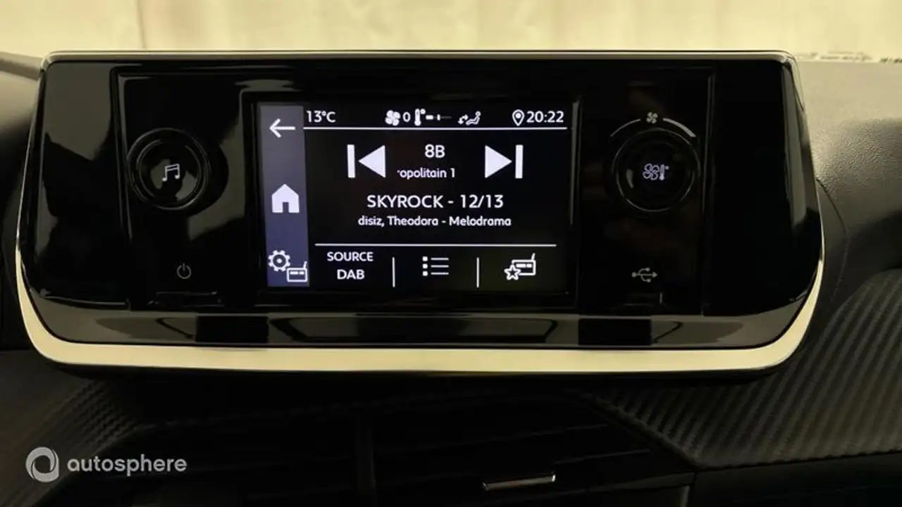 Peugeot 208 208 — photo 18