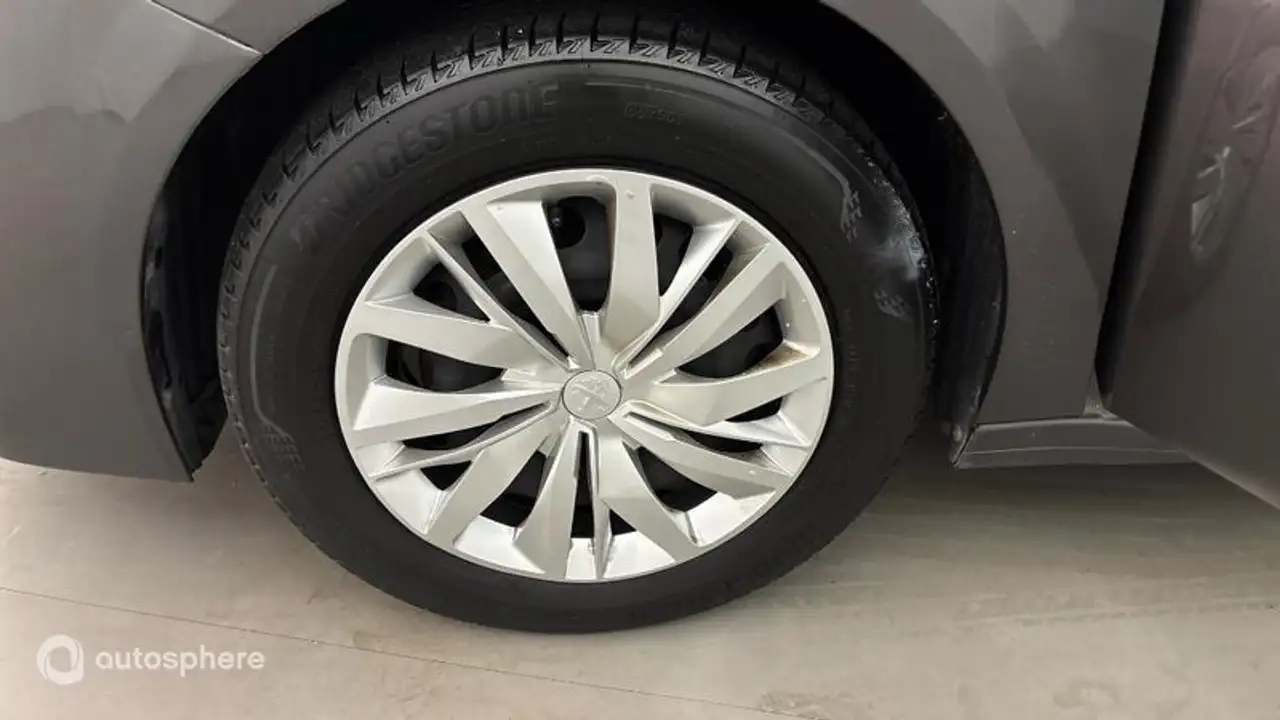 Peugeot 208 208 — photo 20