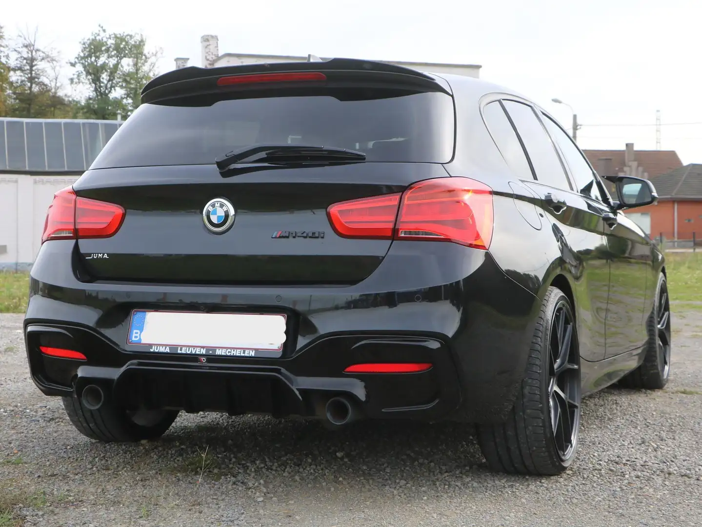 BMW 140 M140i Aut. Special Edition Zwart - 2
