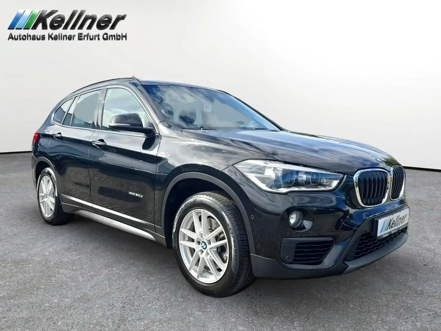 BMW X1 xDr. 20d Aut.AHK. Navi+adapt.LED-SW+Parkassi Schwarz - 2