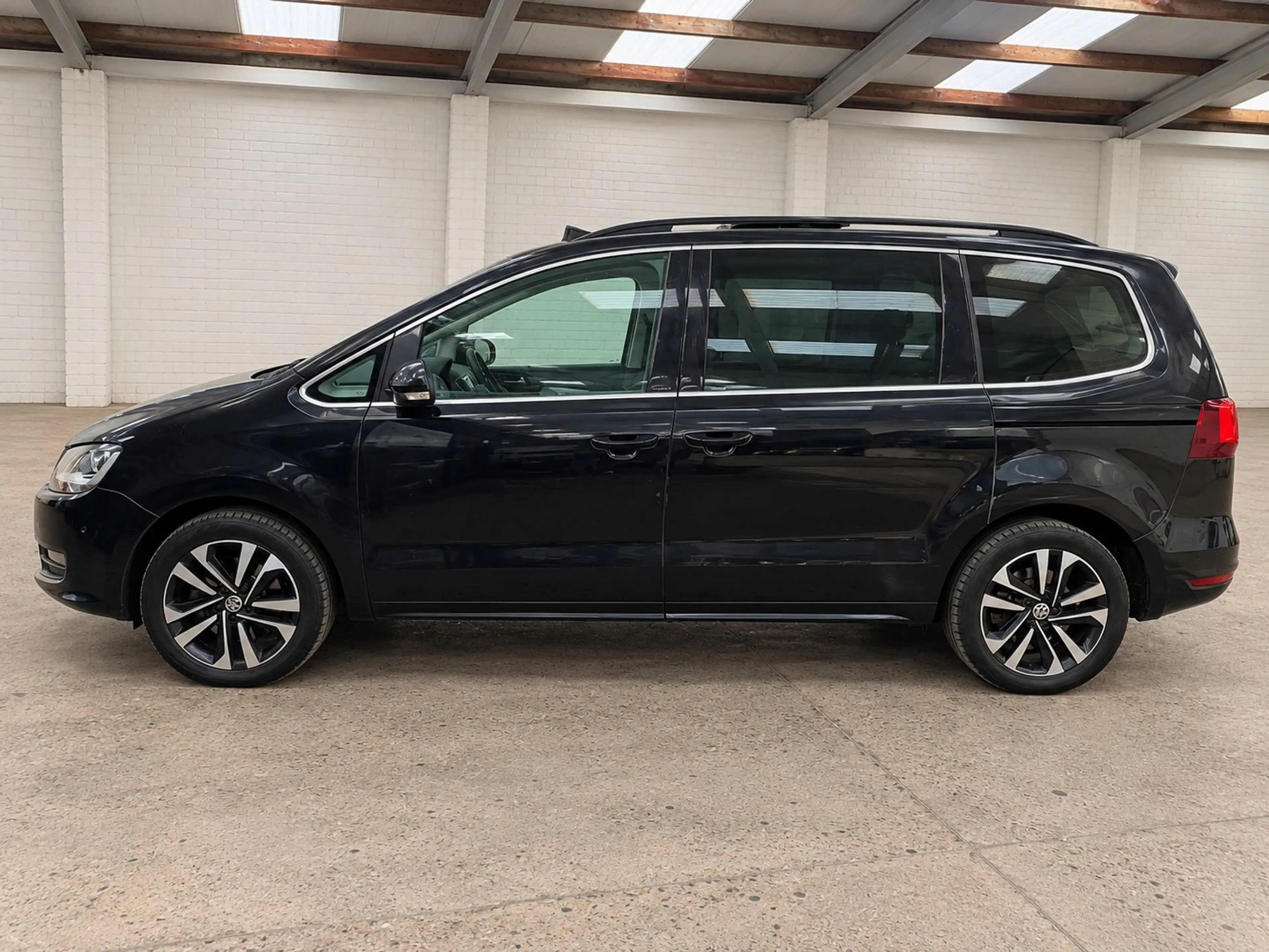 Volkswagen Sharan 2.0TDI SCR IQ Drive DSG — photo 2