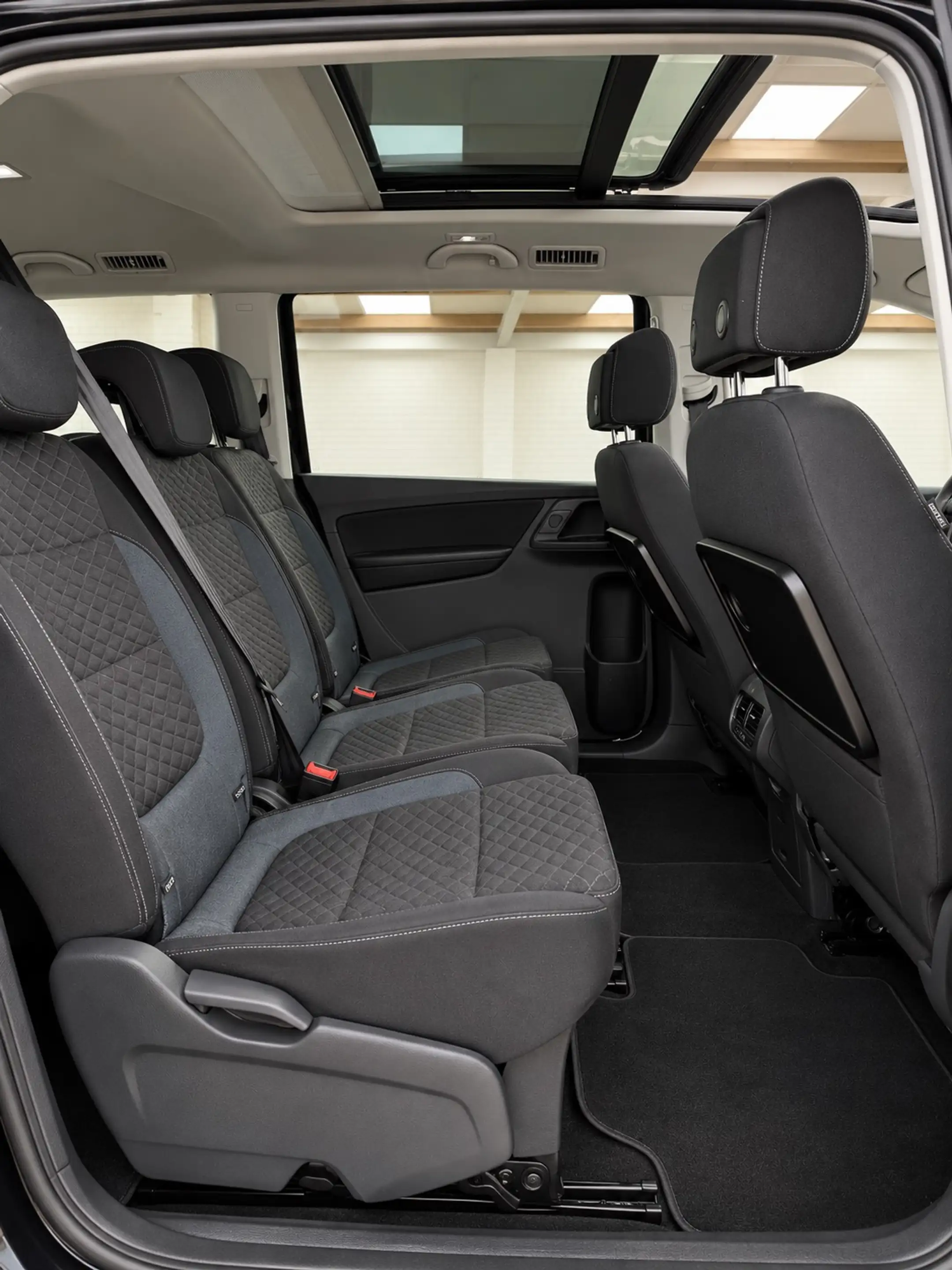 Volkswagen Sharan 2.0TDI SCR IQ Drive DSG — photo 10