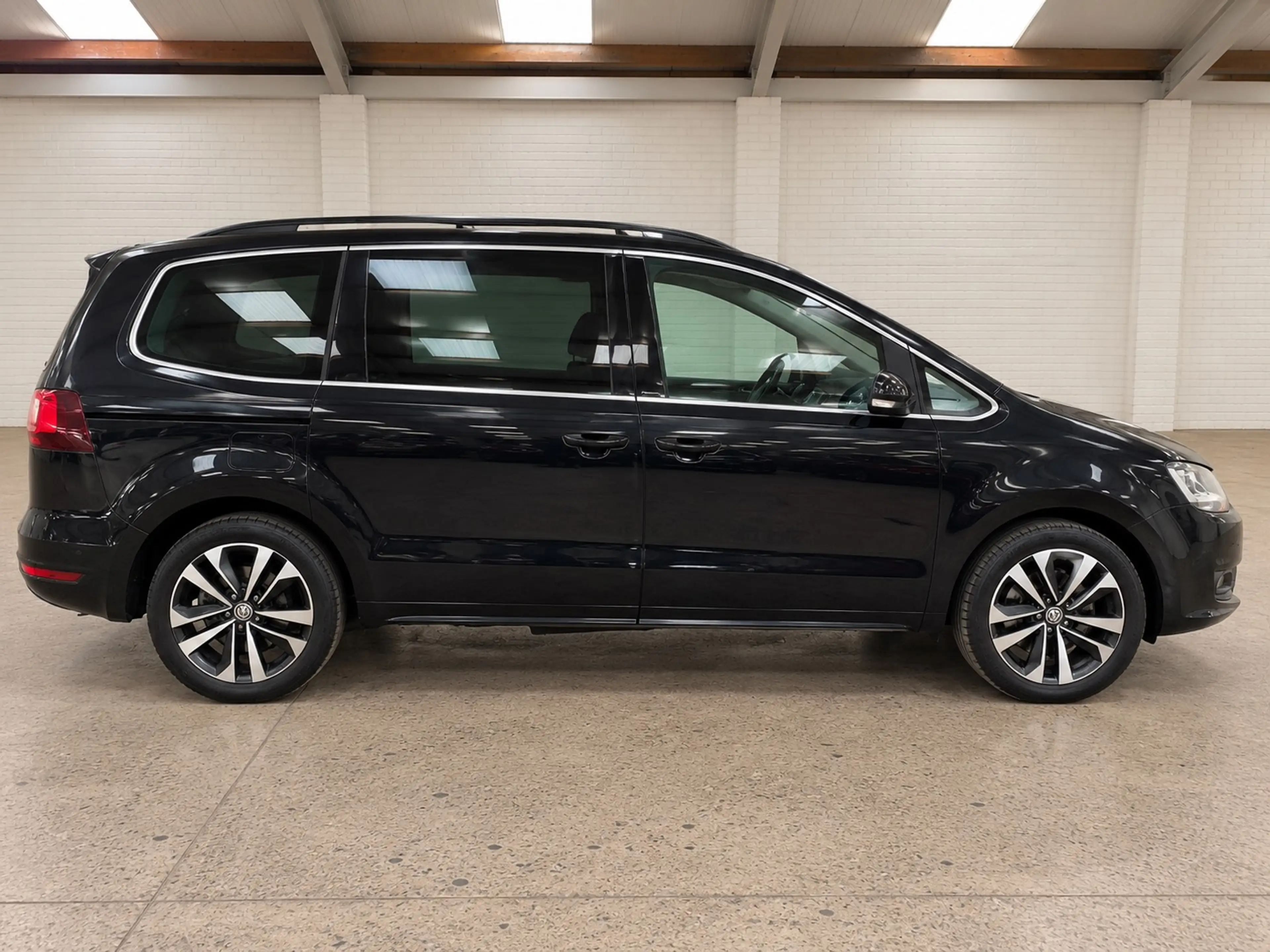 Volkswagen Sharan 2.0TDI SCR IQ Drive DSG — photo 6