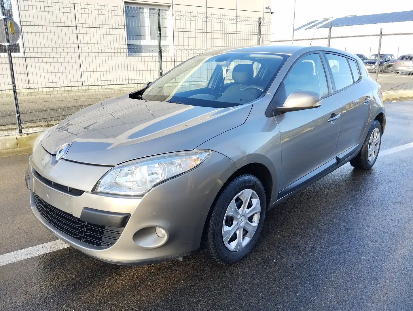 Renault Megane 1.6i Dynamique 5p Airco PRET A IMMATR. Beige - 1