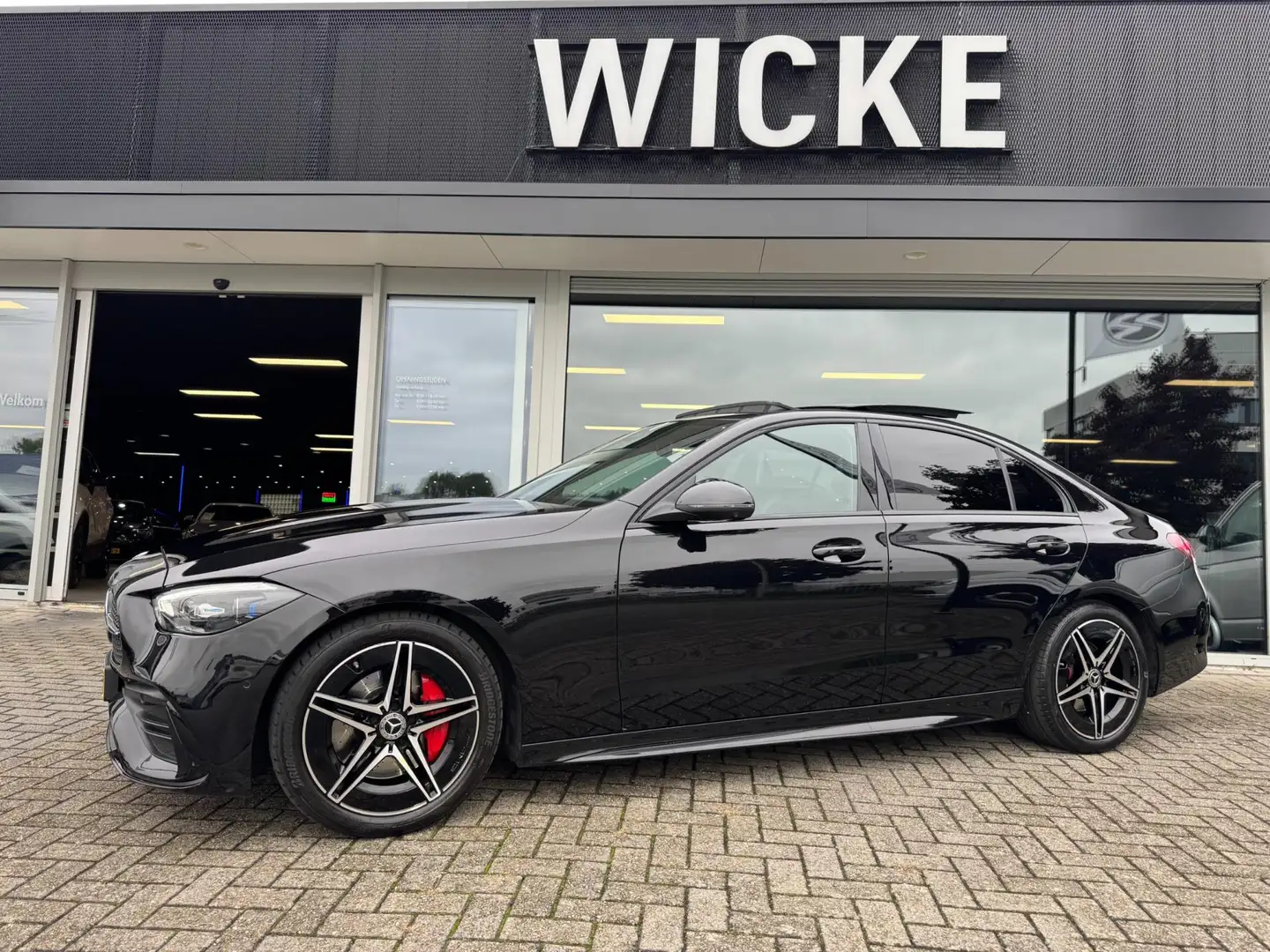 Mercedes-Benz C 200 Launch Edition AMG Line Panorama 360 Camera Noir - 1