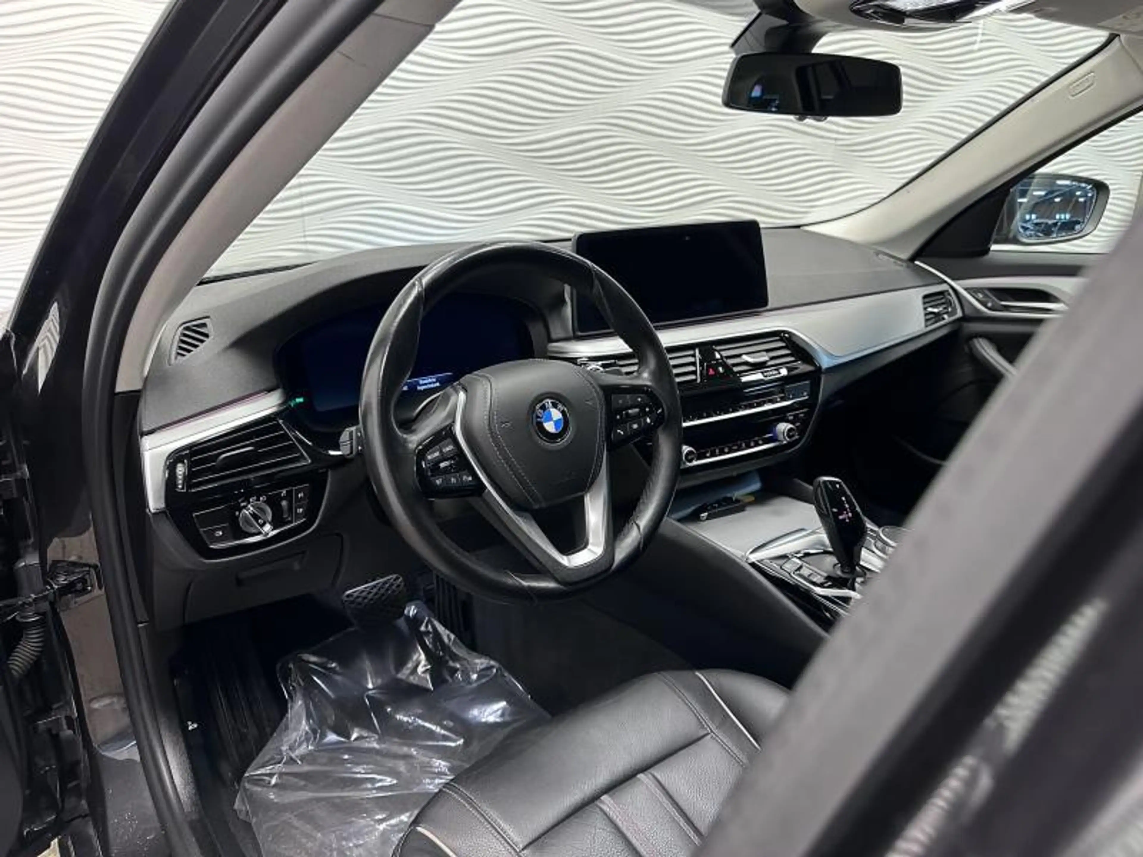 BMW 518 d*AUT*CARPLAY*LEDER*TOURING* — photo 22