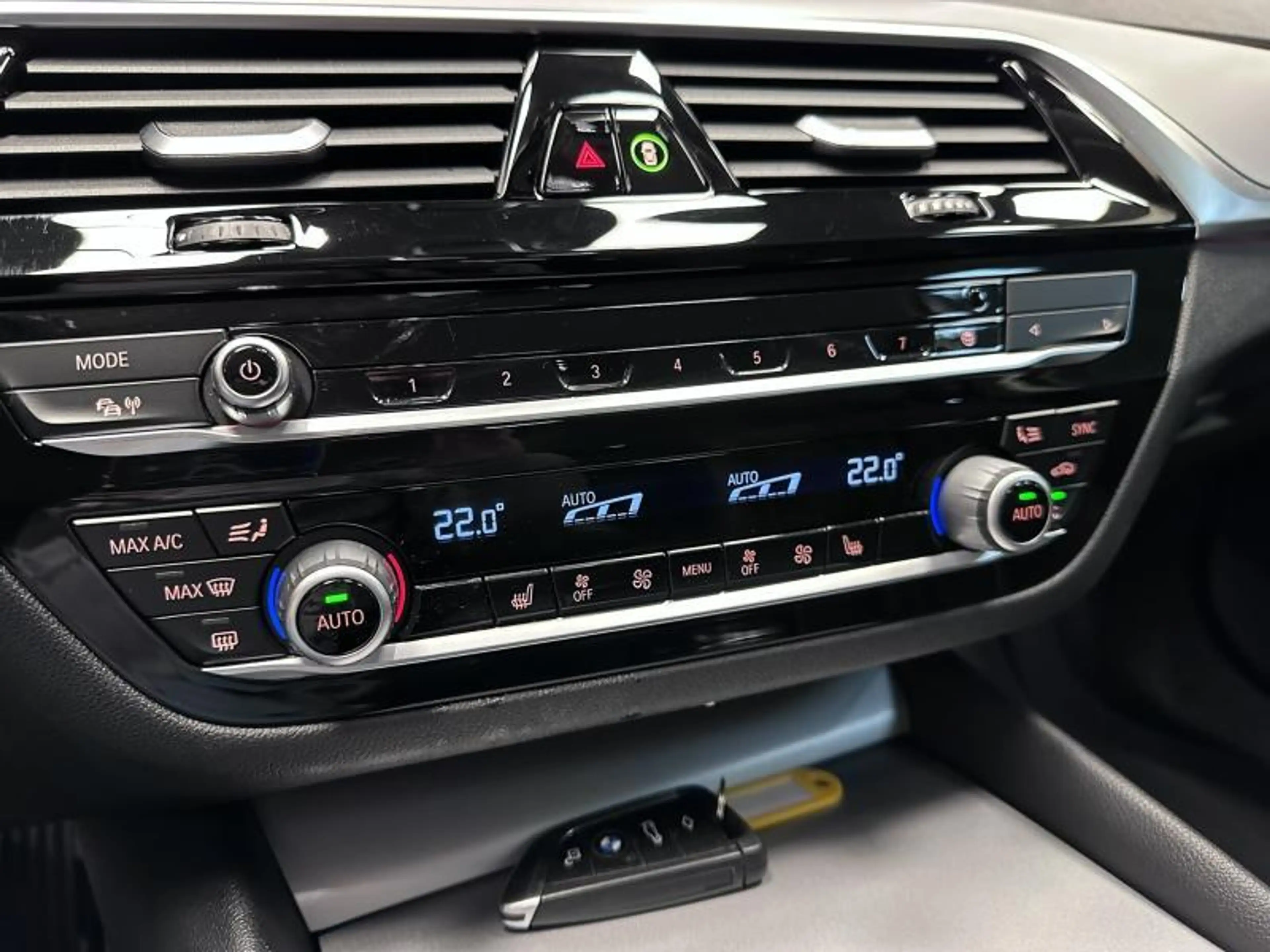 BMW 518 d*AUT*CARPLAY*LEDER*TOURING* — photo 26
