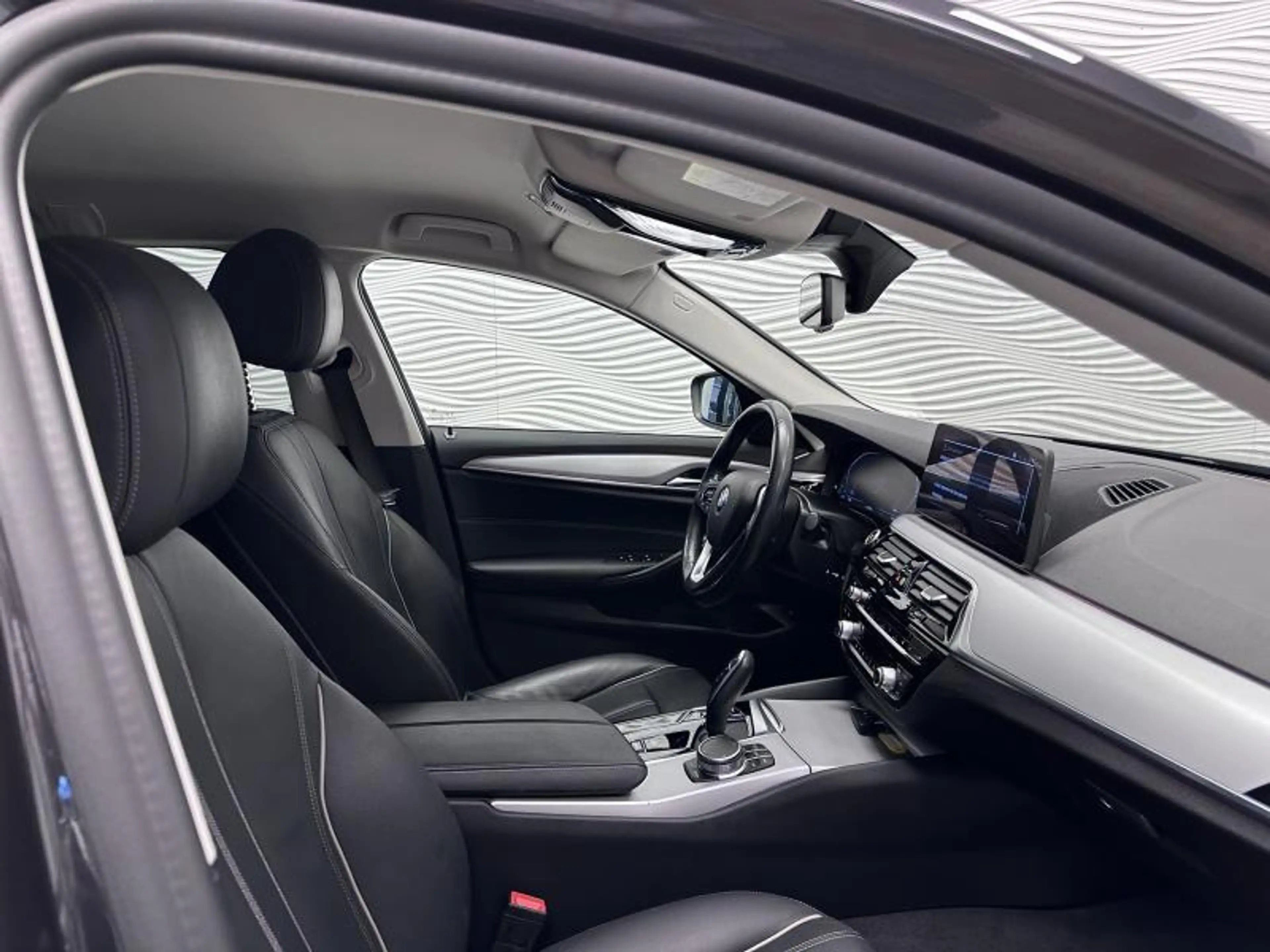 BMW 518 d*AUT*CARPLAY*LEDER*TOURING* — photo 18