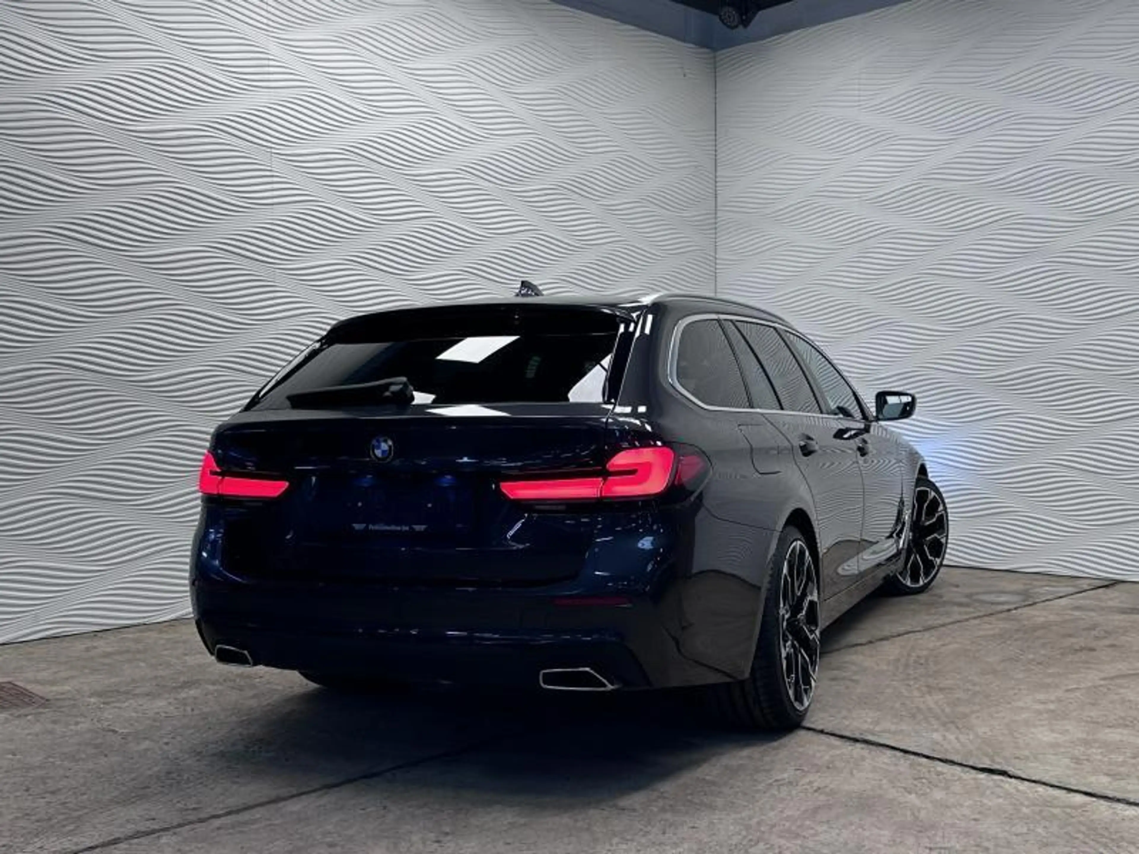 BMW 518 d*AUT*CARPLAY*LEDER*TOURING* — photo 10