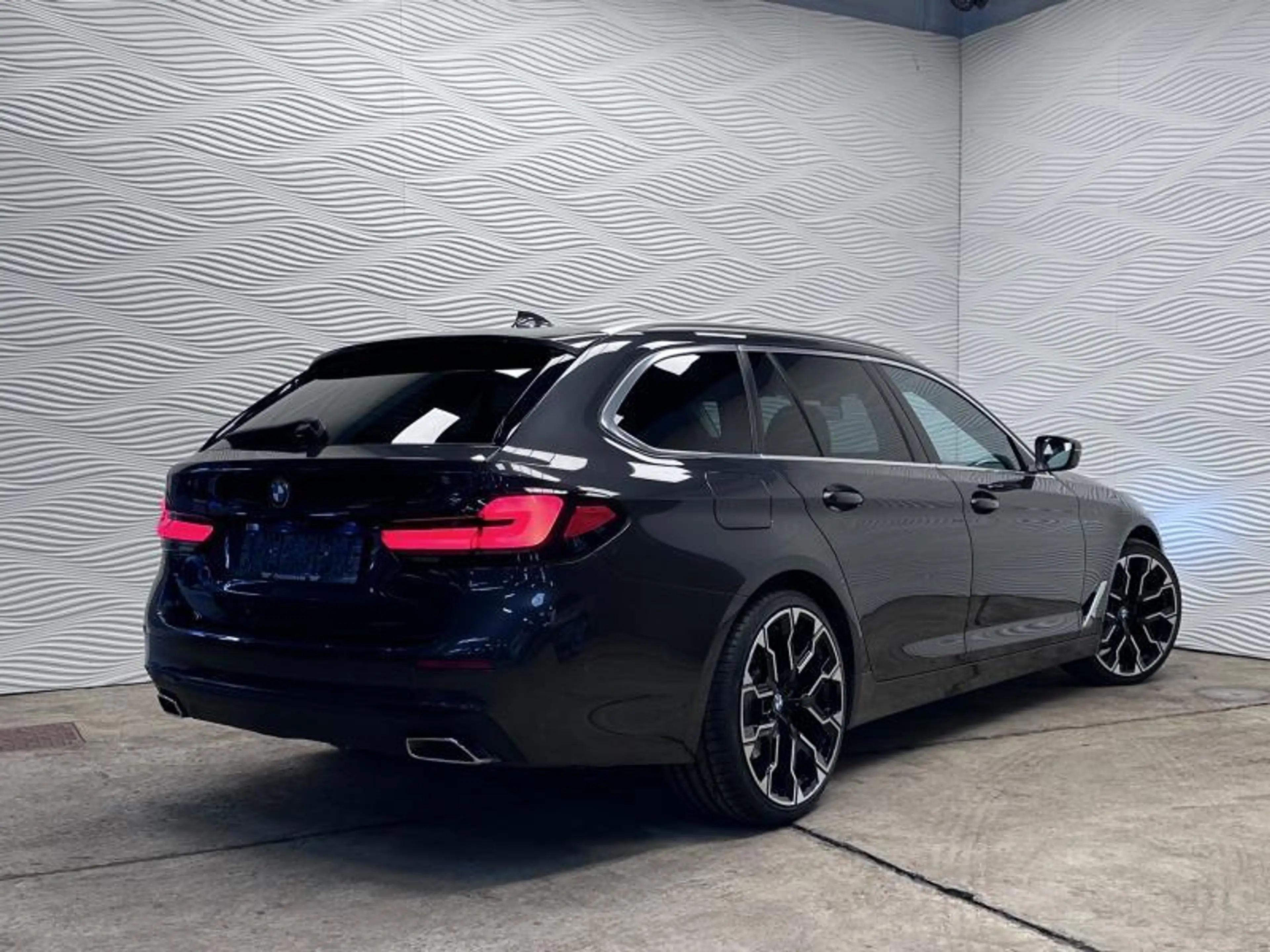 BMW 518 d*AUT*CARPLAY*LEDER*TOURING* — photo 12