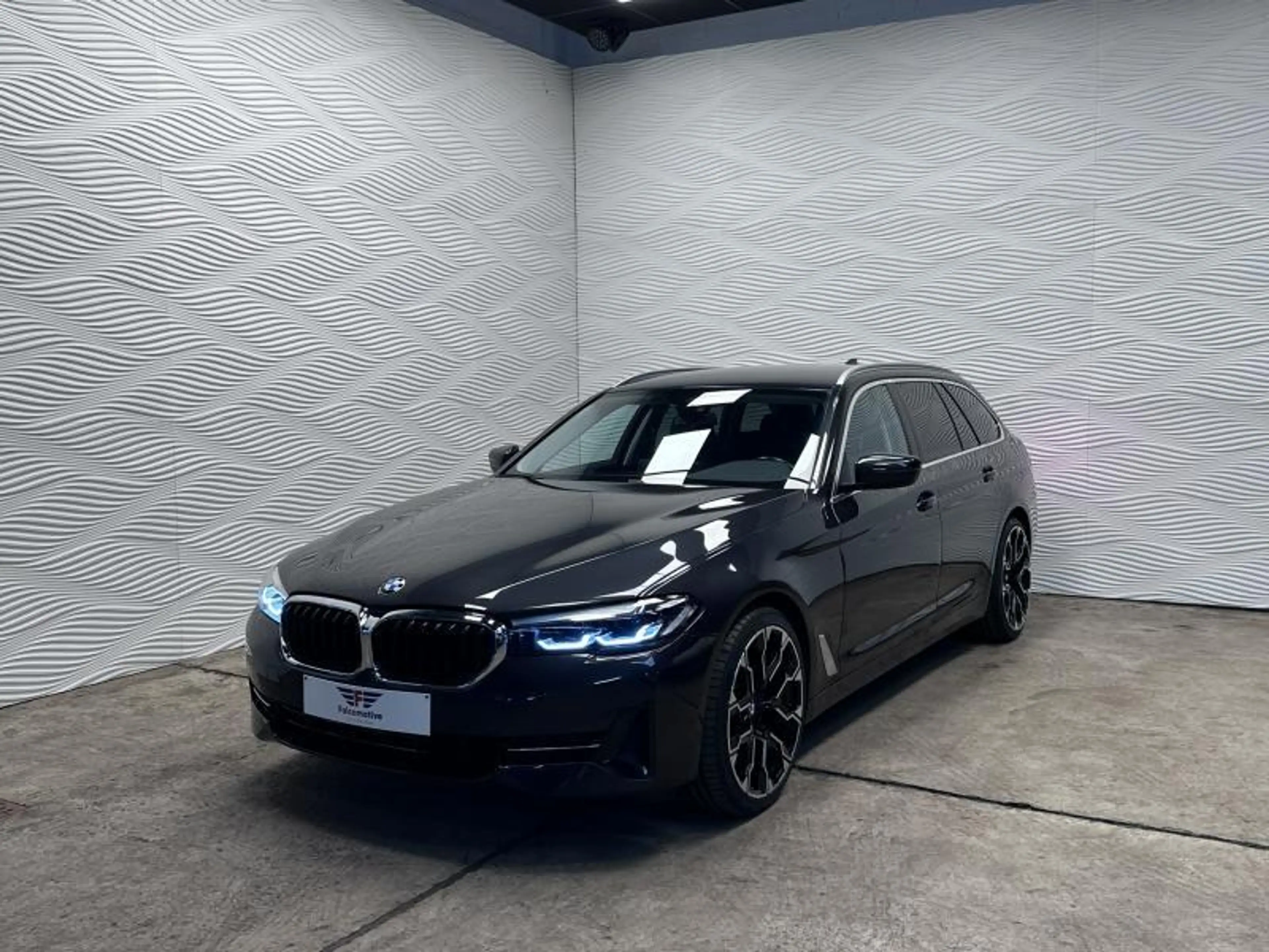 BMW 518 d*AUT*CARPLAY*LEDER*TOURING* — photo 3