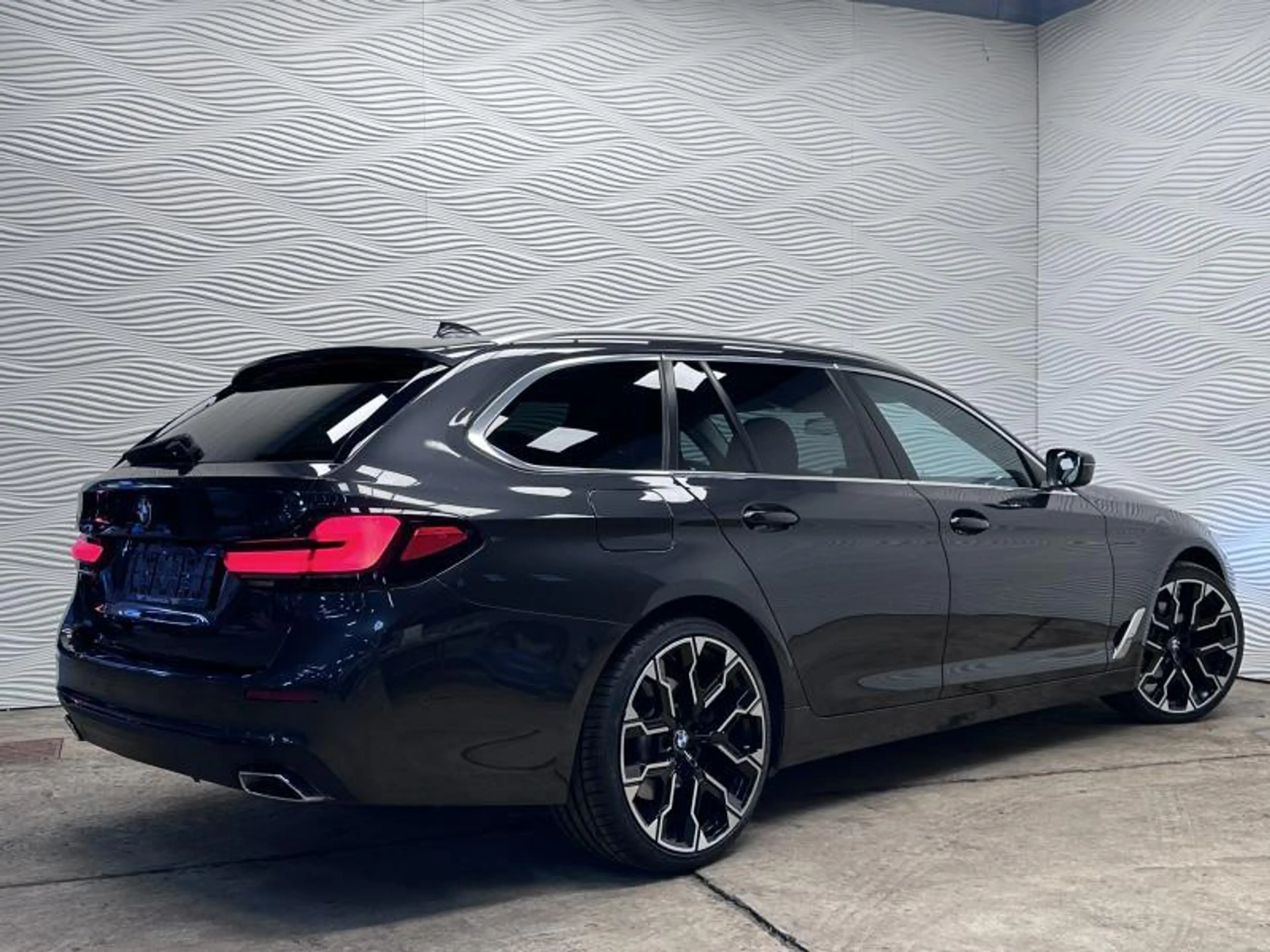 BMW 518 d*AUT*CARPLAY*LEDER*TOURING* — photo 13