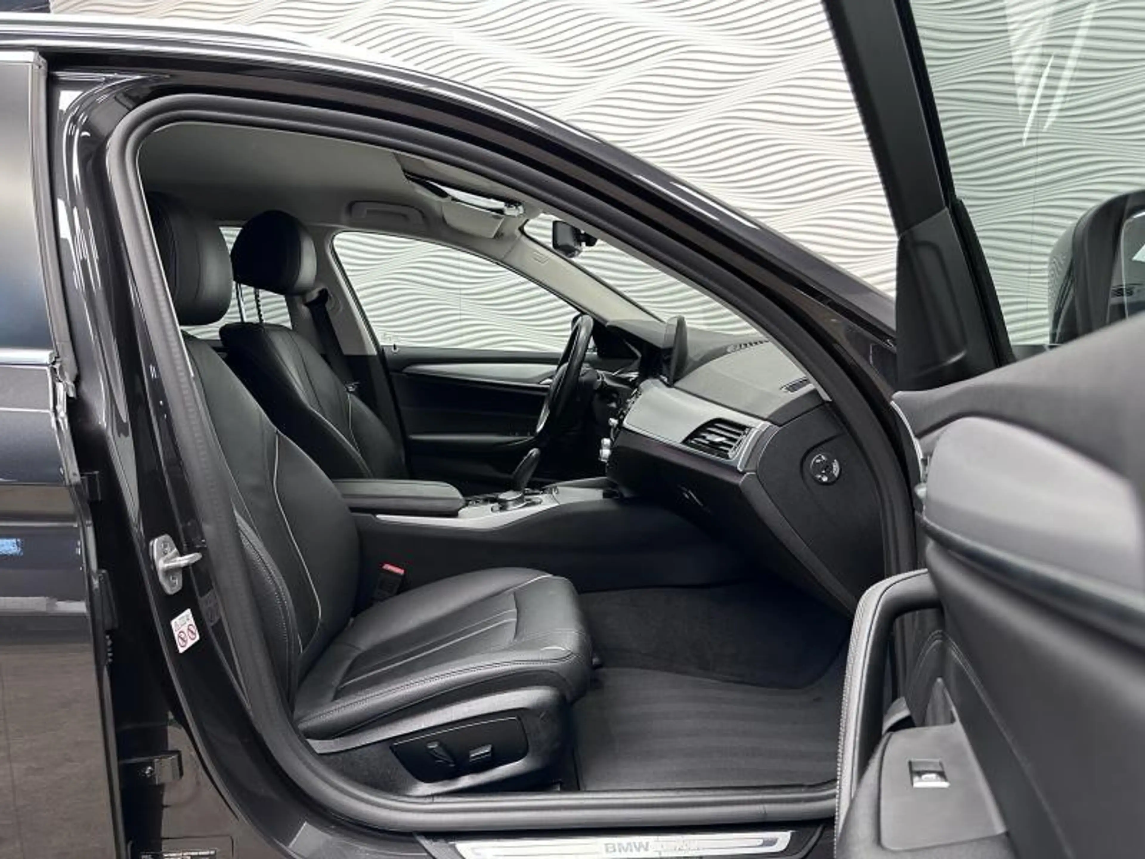 BMW 518 d*AUT*CARPLAY*LEDER*TOURING* — photo 19