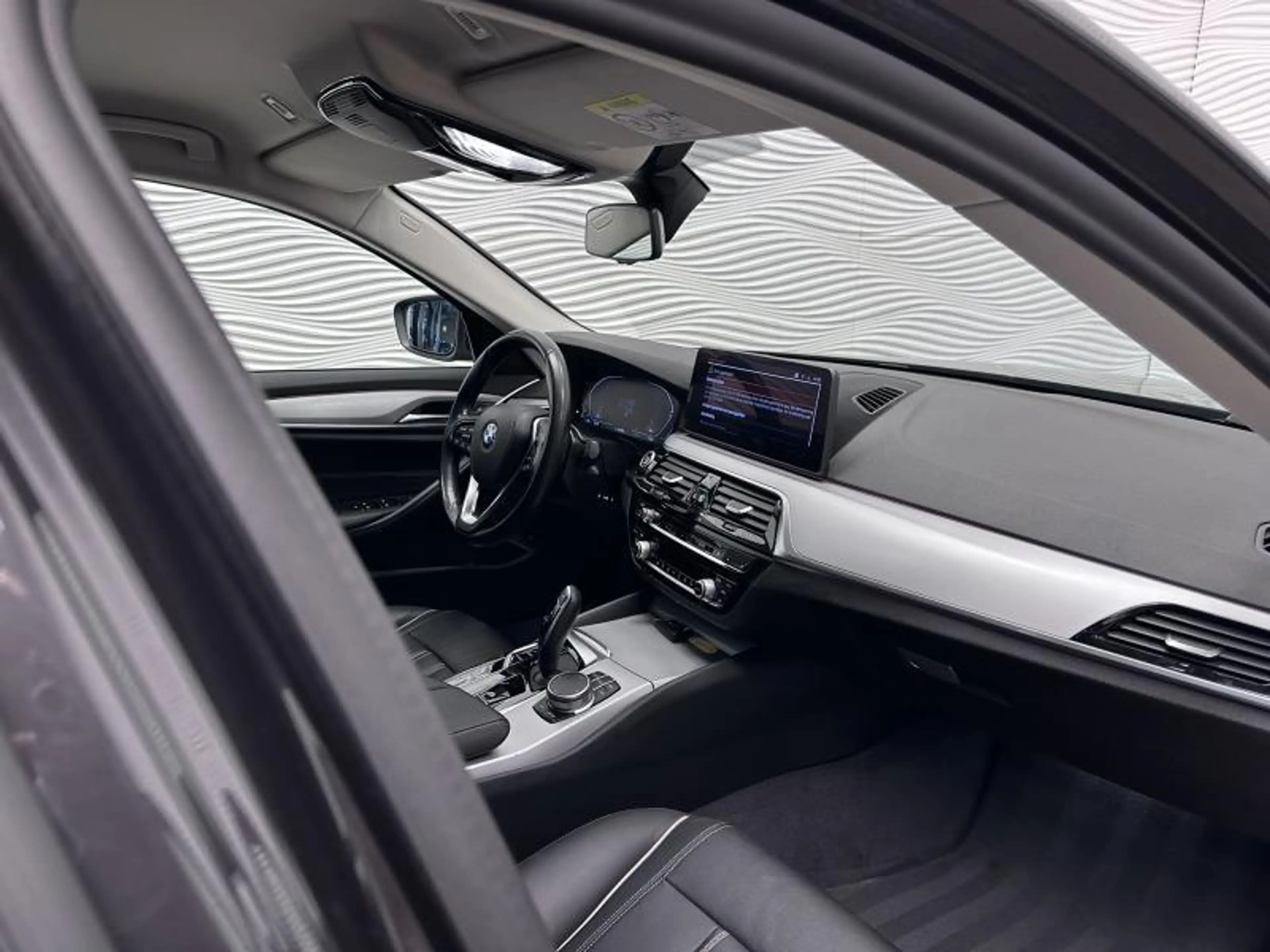BMW 518 d*AUT*CARPLAY*LEDER*TOURING* — photo 17