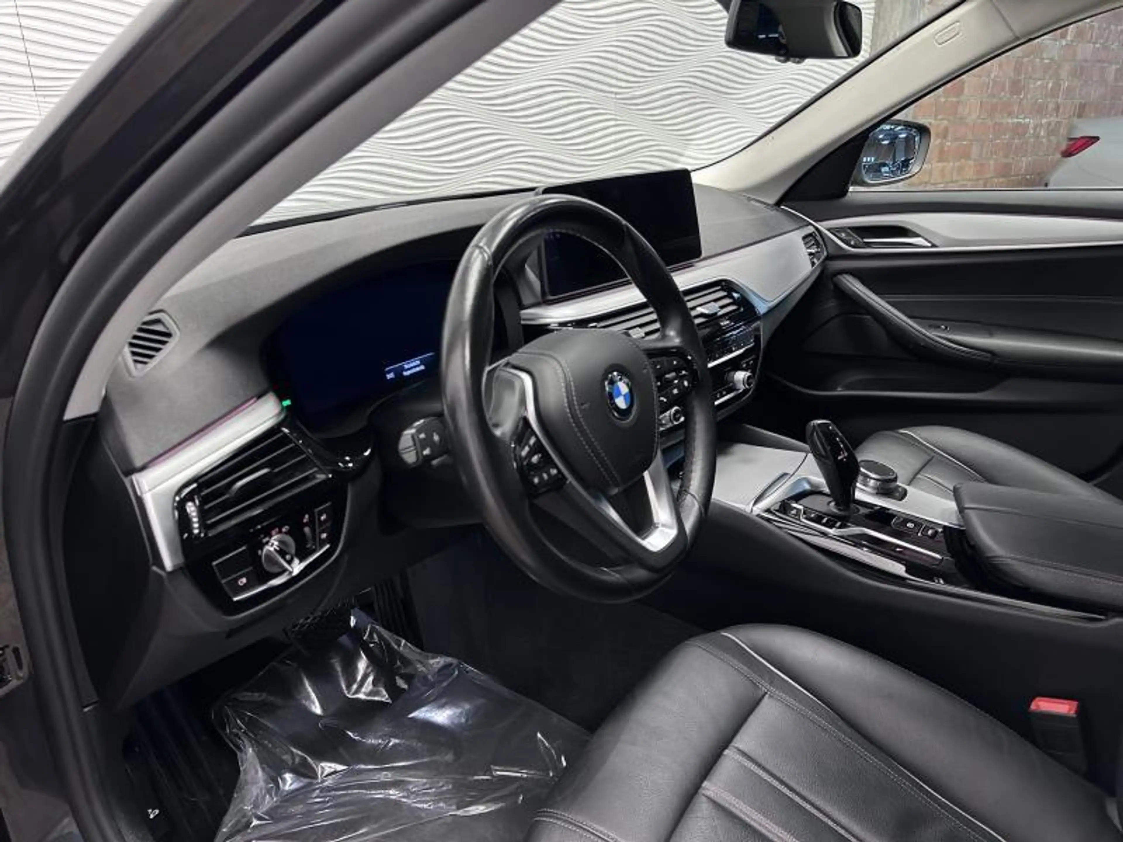 BMW 518 d*AUT*CARPLAY*LEDER*TOURING* — photo 23