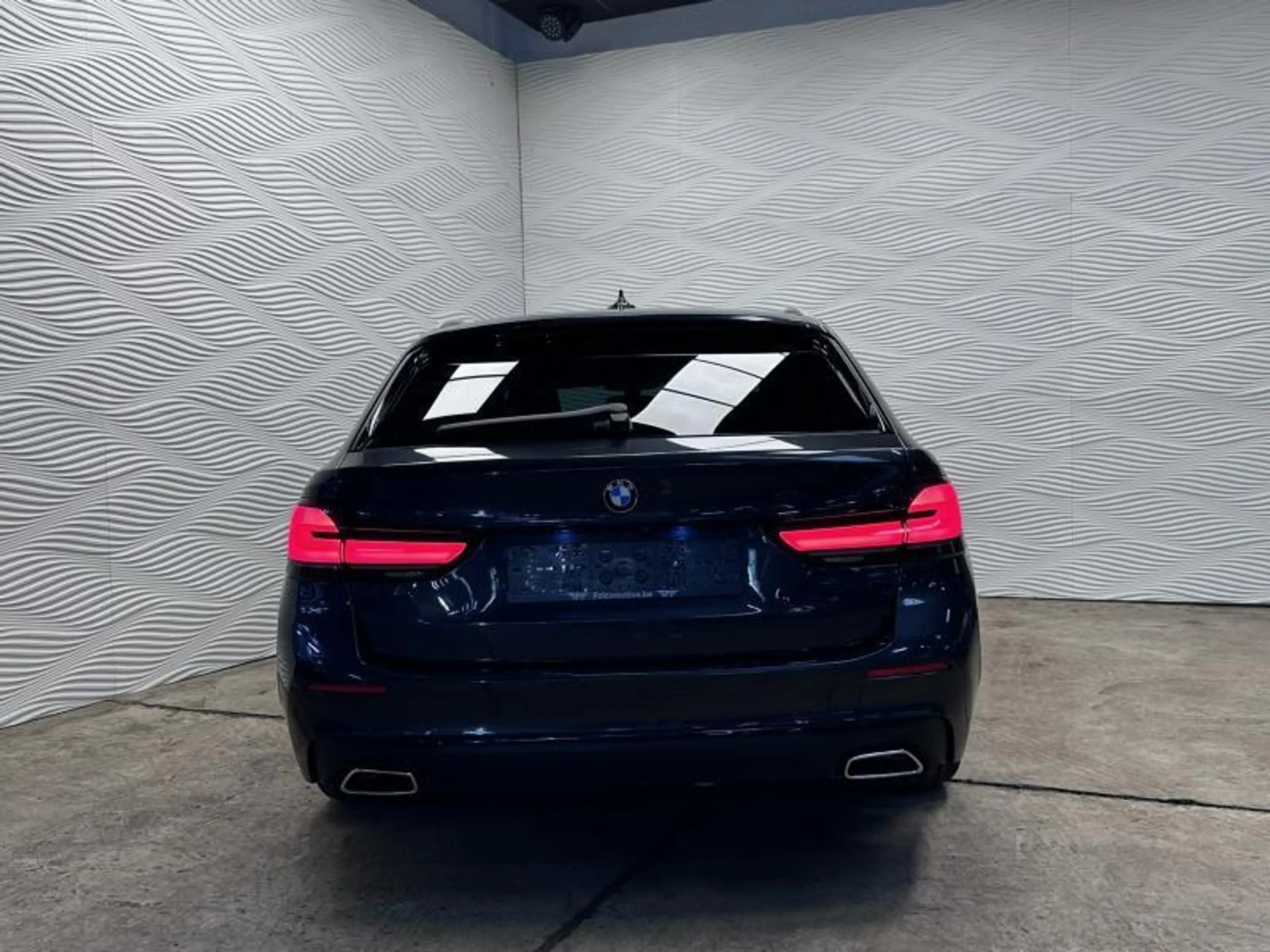 BMW 518 d*AUT*CARPLAY*LEDER*TOURING* — photo 9