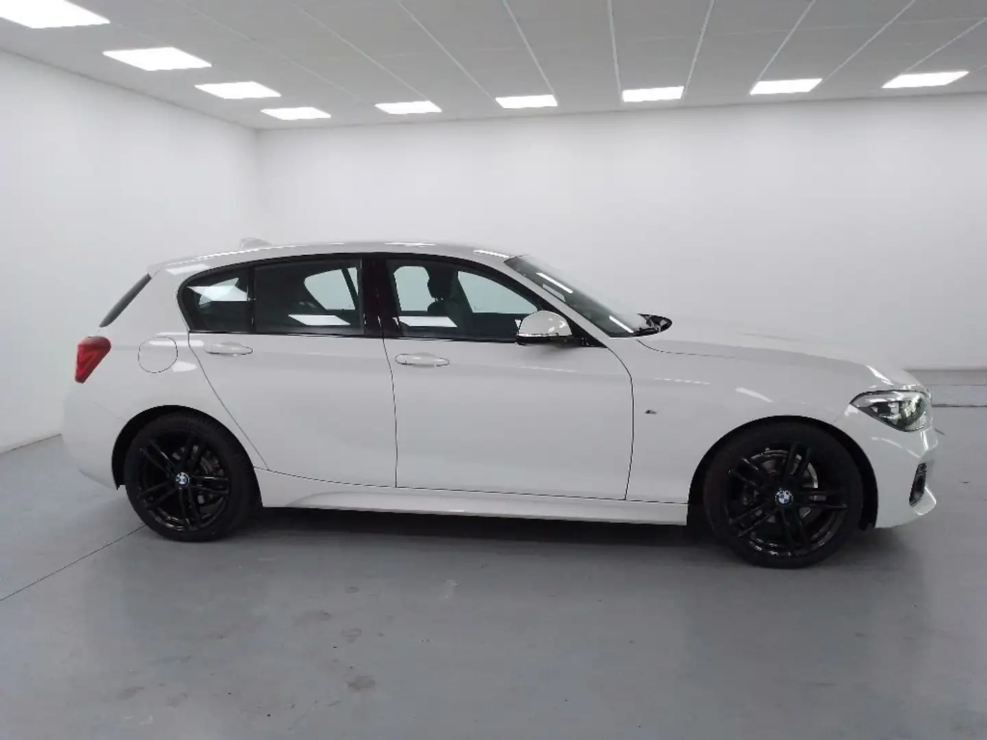 BMW 116 116d Sport 5p my18 Wit - 2