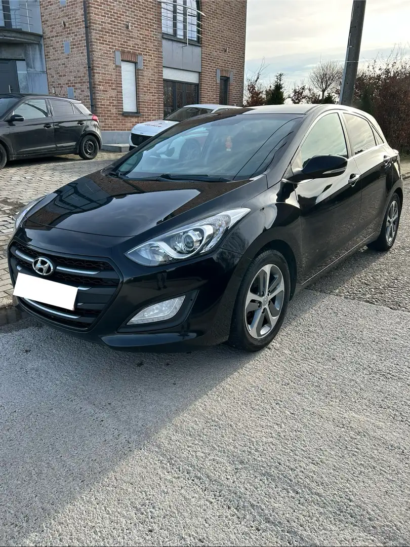 Hyundai i30 1.6 CRDi Blue Drive ISG Zwart - 1