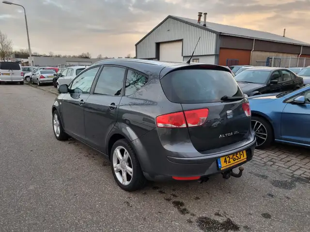 Seat Altea XL view 4