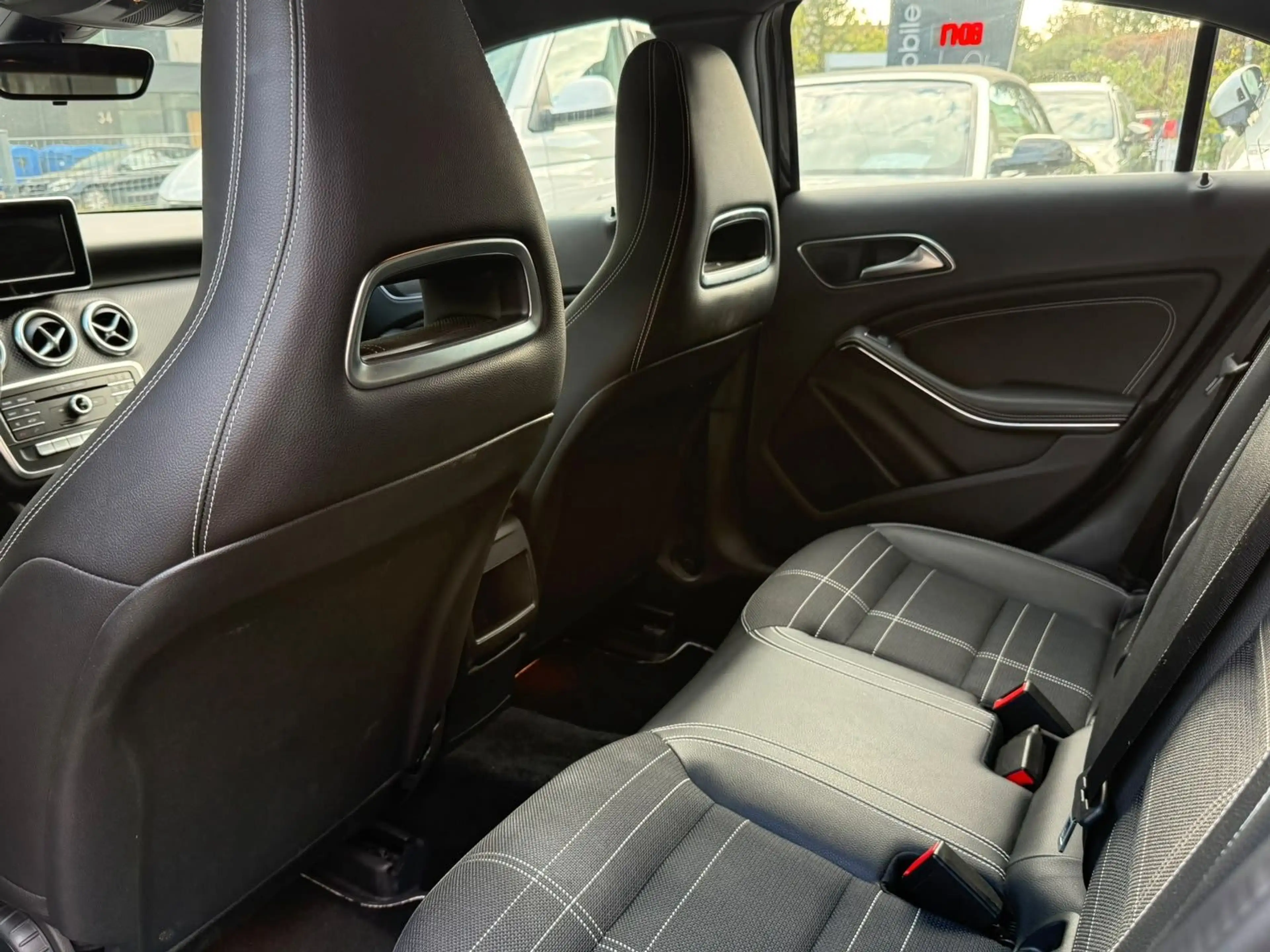 Mercedes-Benz A 200 Urban*Navi*Shz*ParkAss.*Sportsitze*Temp* — photo 10