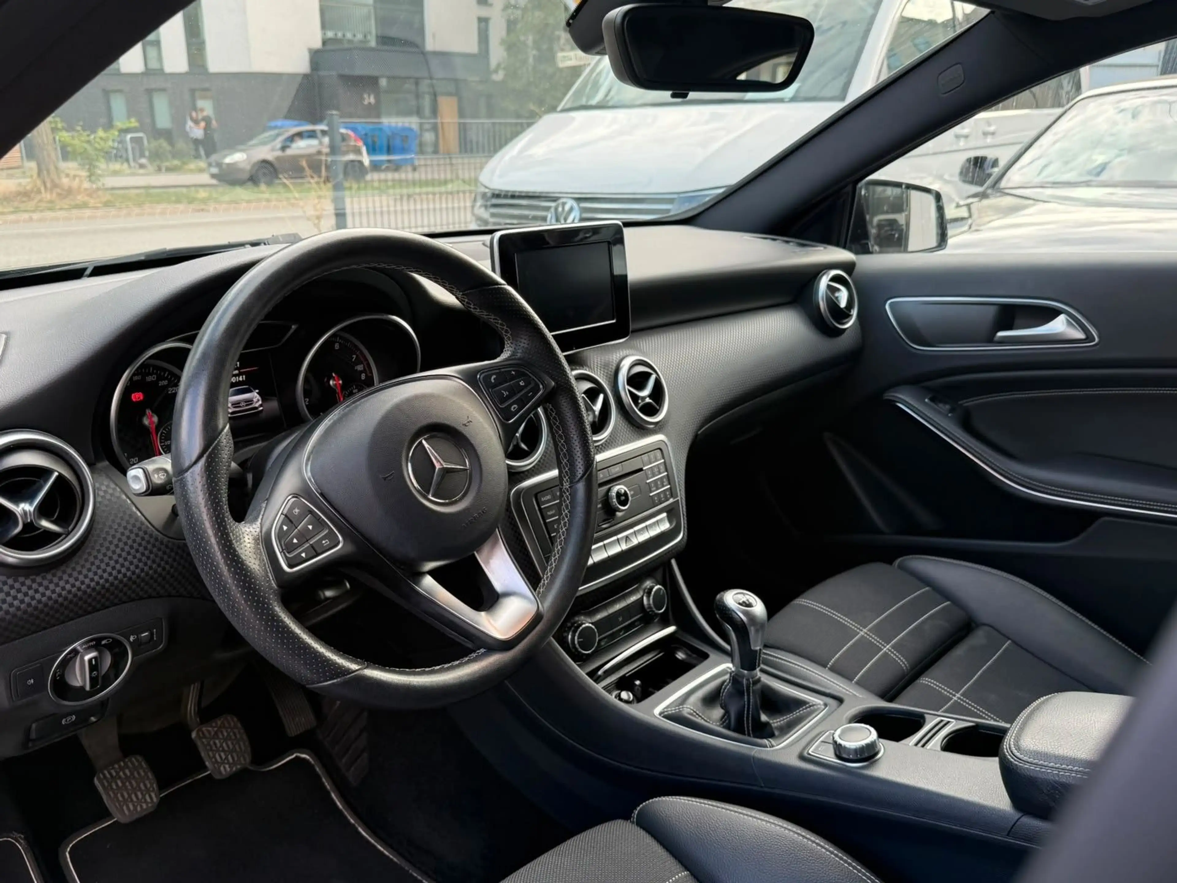 Mercedes-Benz A 200 Urban*Navi*Shz*ParkAss.*Sportsitze*Temp* — photo 5
