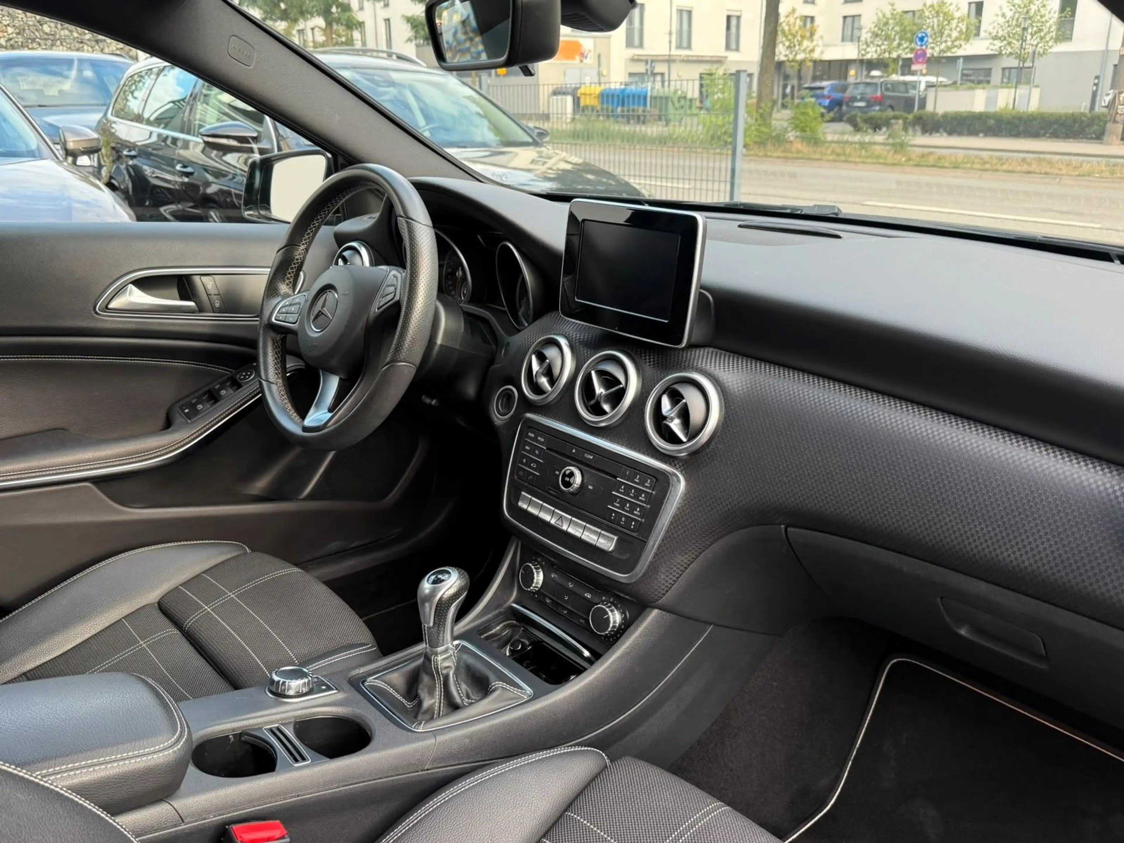 Mercedes-Benz A 200 Urban*Navi*Shz*ParkAss.*Sportsitze*Temp* — photo 7