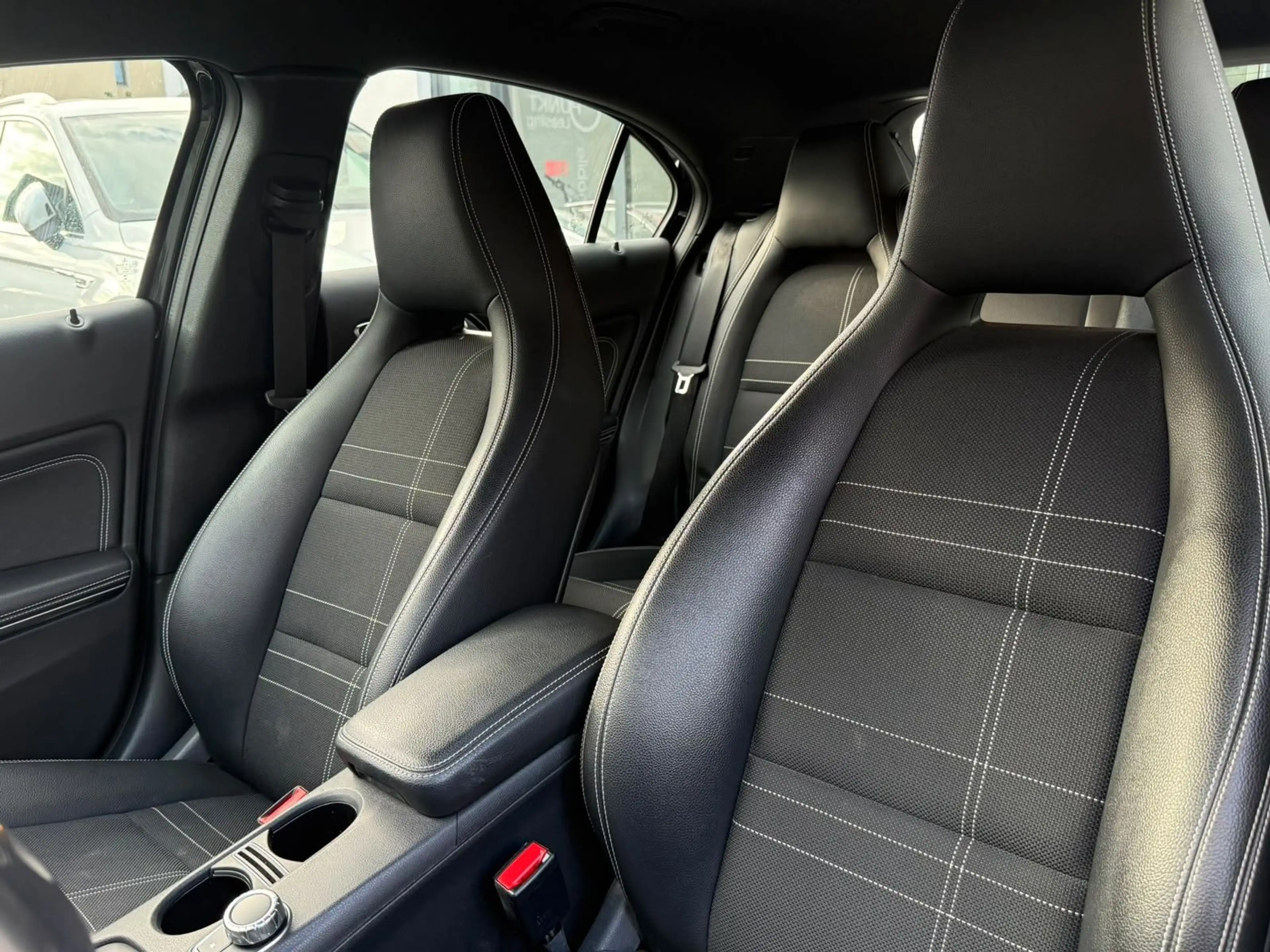 Mercedes-Benz A 200 Urban*Navi*Shz*ParkAss.*Sportsitze*Temp* — photo 8
