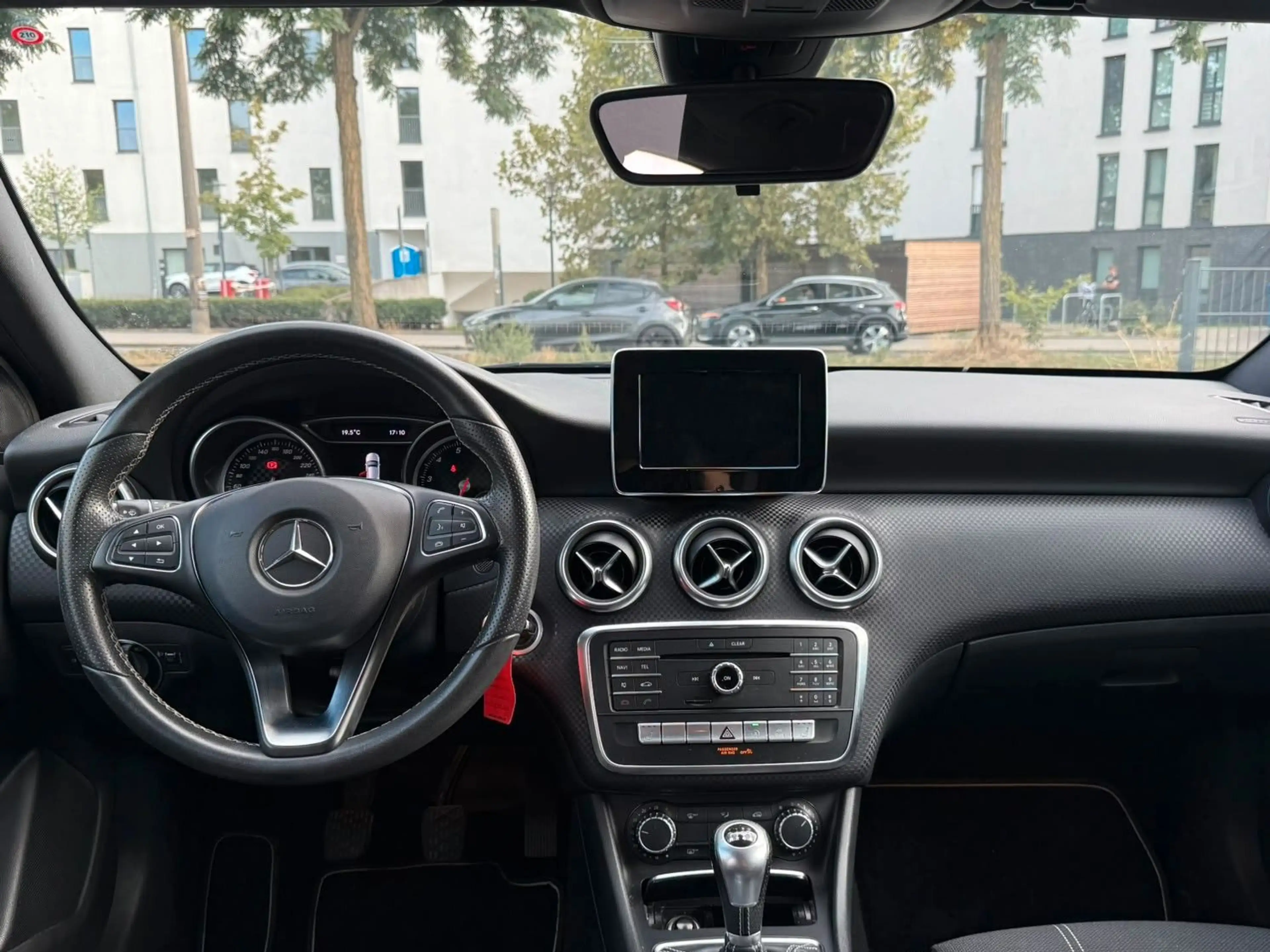 Mercedes-Benz A 200 Urban*Navi*Shz*ParkAss.*Sportsitze*Temp* — photo 6
