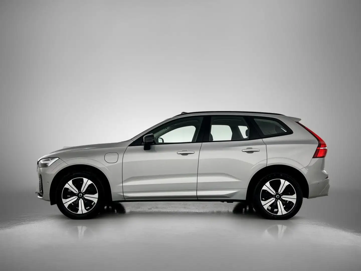 Volvo XC60 2.0 T6 Plus Dark | Panorama dak | Camera | trekhaa Grijs - 2