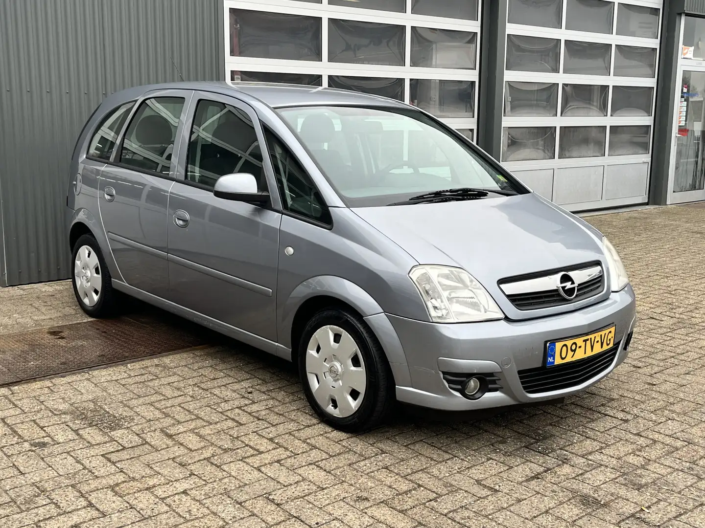 Opel Meriva 1.6-16V Enjoy Airco 5-Persoons Stuurwielbediening Grau - 1