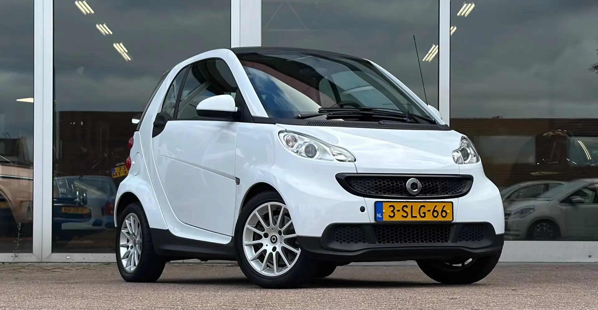 smart forTwo coupé 1.0i mhd A/T Edition Pure1e Eigenaar Airco M Wit - 2
