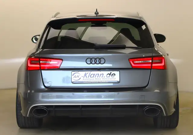 Audi RS6 Avant view 6