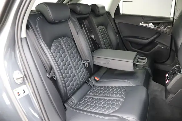 Audi RS6 Avant view 13