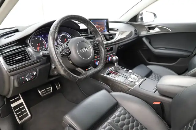Audi RS6 Avant view 8
