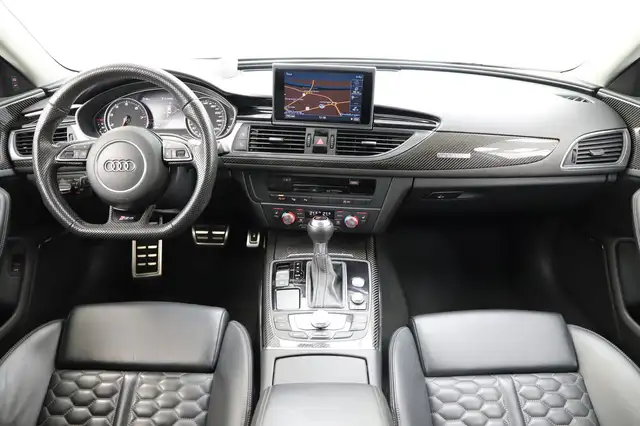 Audi RS6 Avant view 10