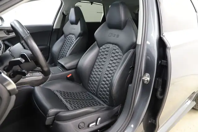 Audi RS6 Avant view 12