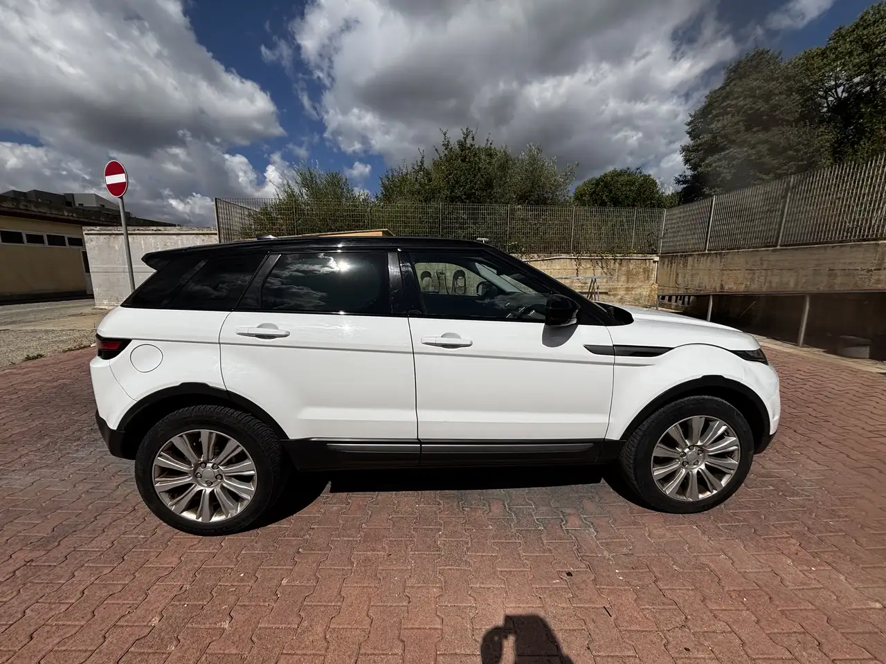 Land Rover Range Rover Evoque 5p 2.0 ed4 Urban Attitude 110kw/150cv — photo 1 of 15