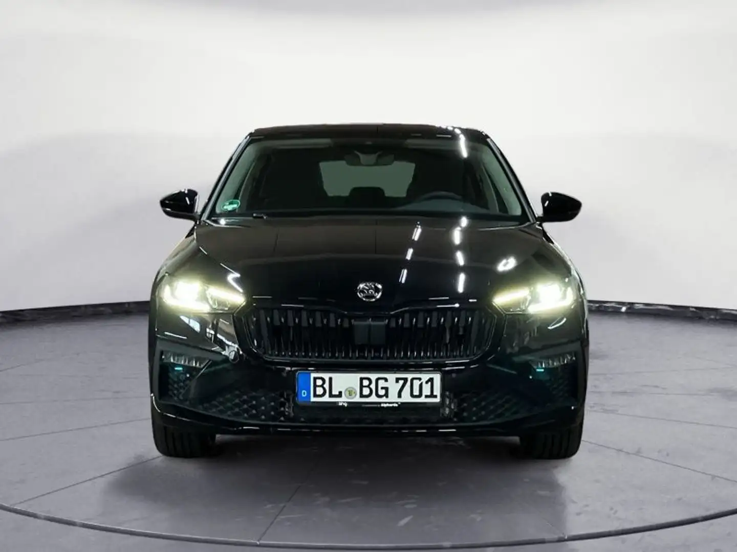 Skoda Scala Tour 1,0 TSI 7-Gang-DSG Schwarz - 2