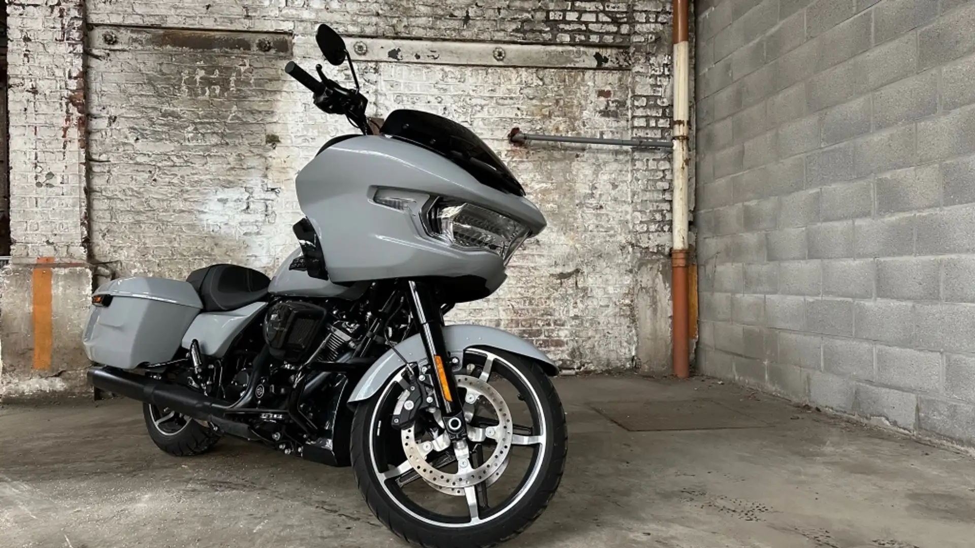 Harley-Davidson Road Glide 117 TOURING Grijs - 1