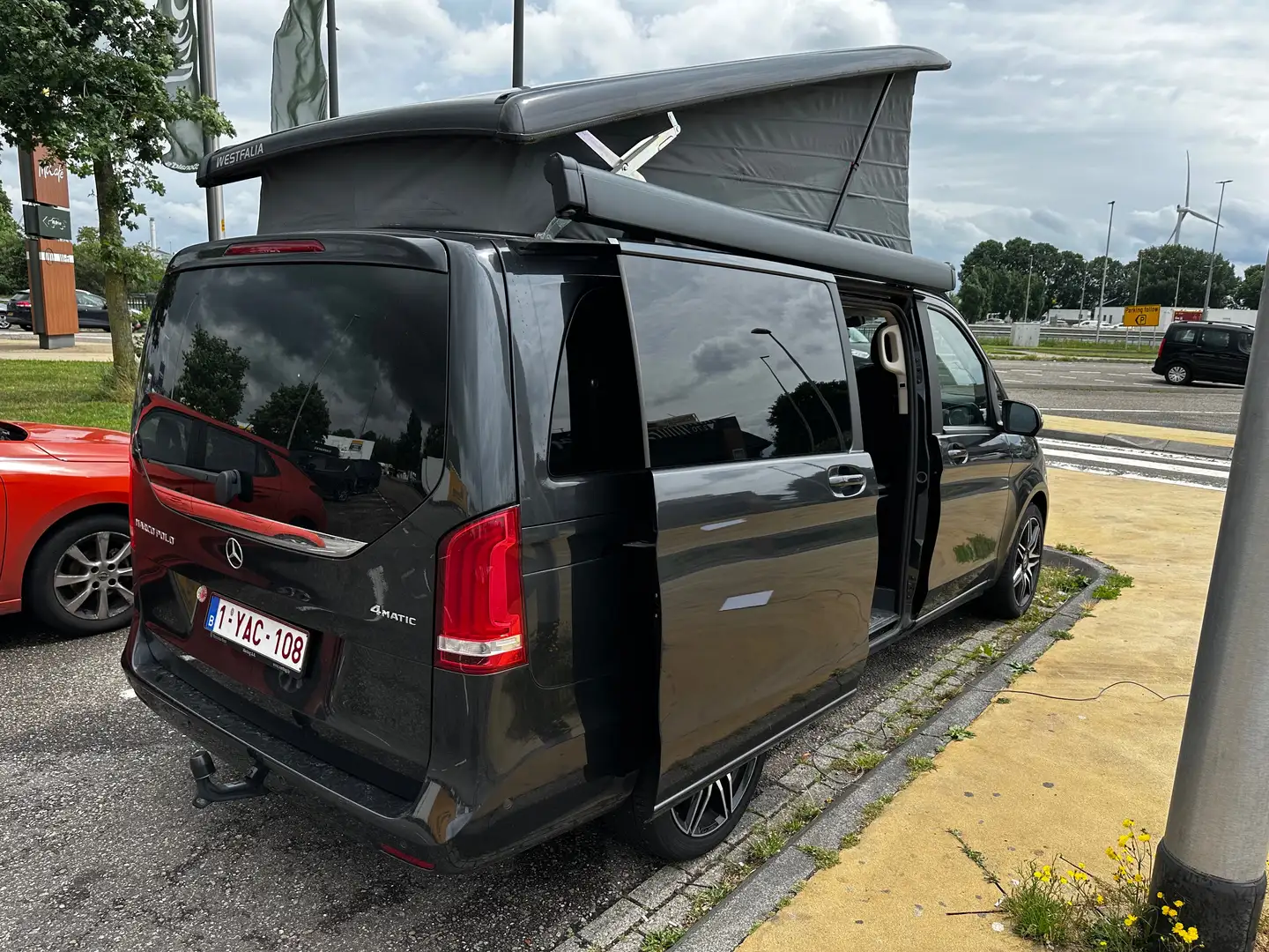 Mercedes-Benz Marco Polo 300 d (L2) AMG 4Matic 5 seats siva - 2