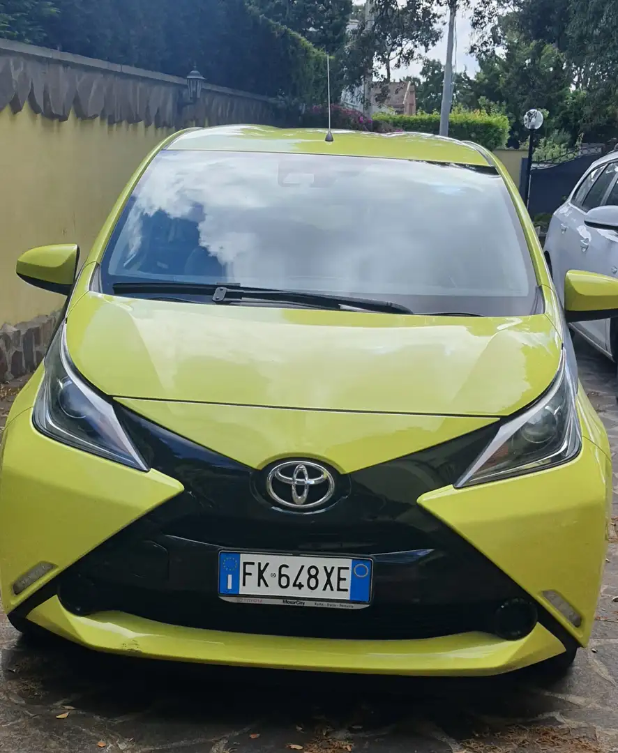 Toyota Aygo Aygo II 20145p 1.0 x-cite my15 Gelb - 1