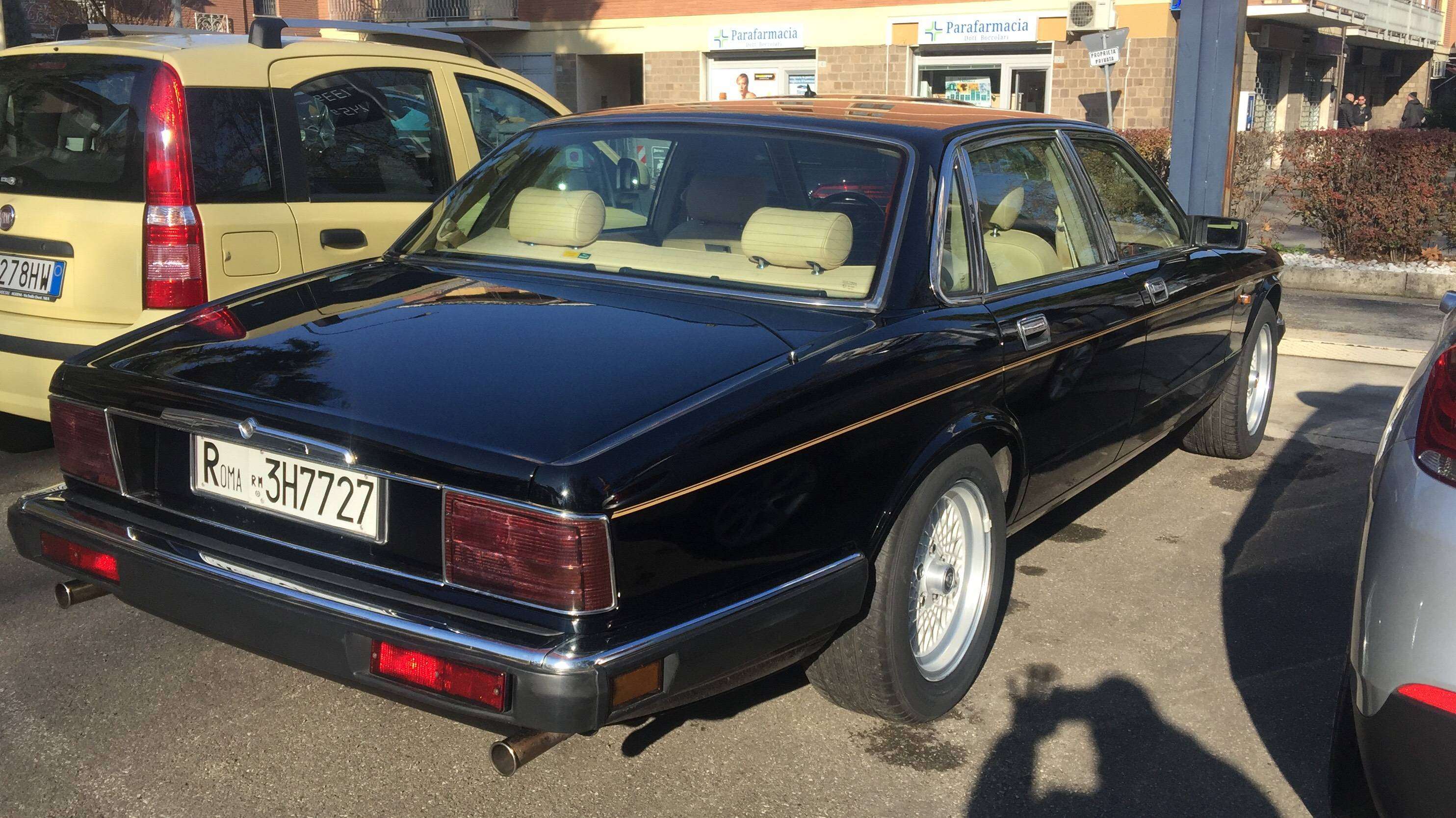 Jaguar XJ40