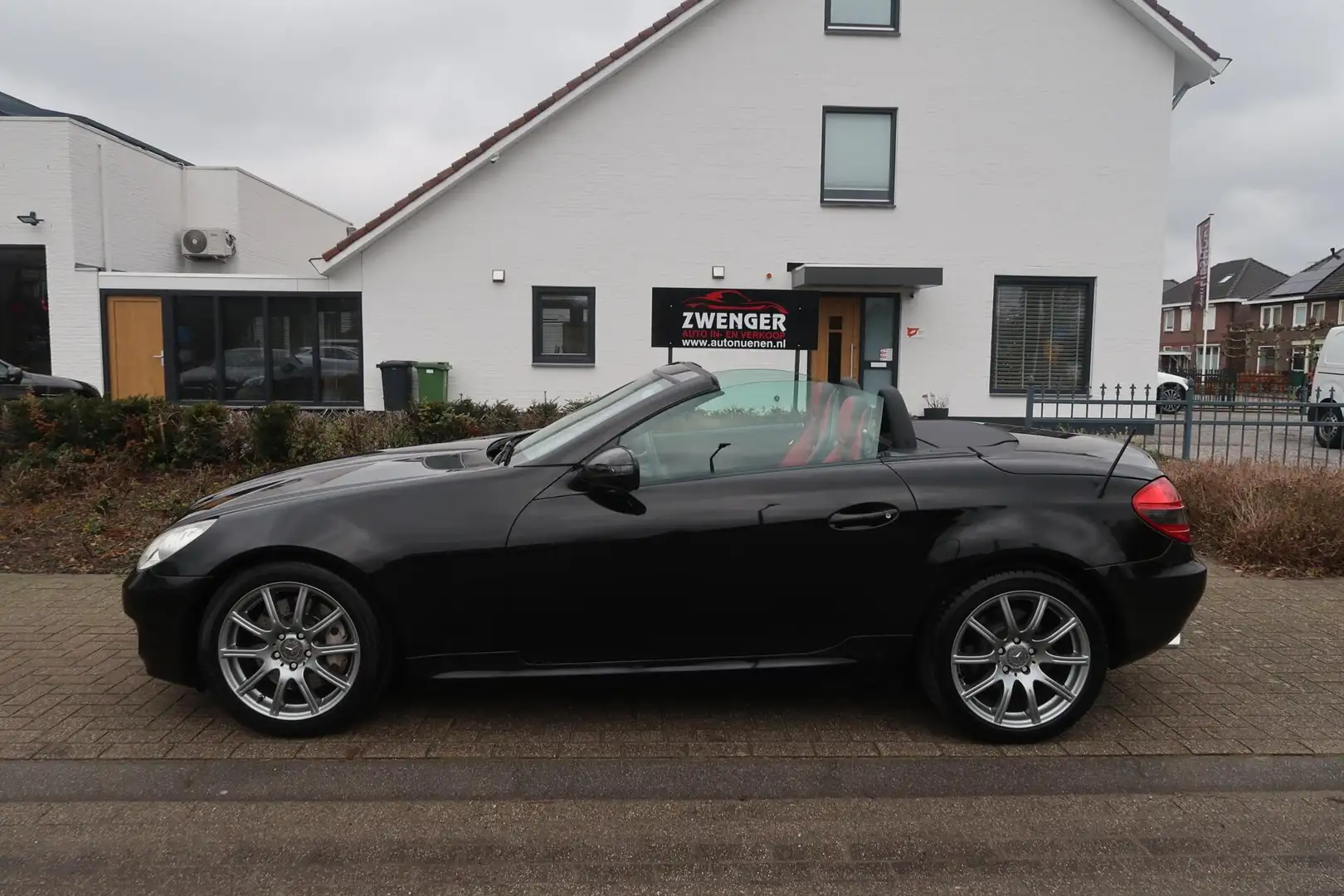 Mercedes-Benz SLK 350 Aut Designo NAVIGATIE|MEMORY|AIRSCARF|XENON|ORIGIN Fekete - 2