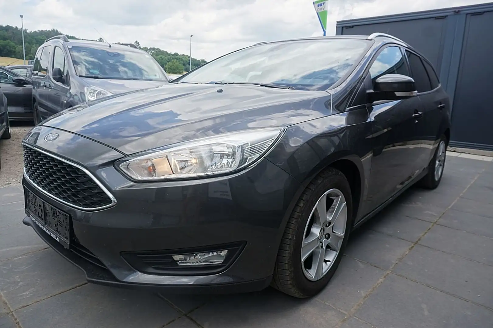 Ford Focus Traveller 1,0 EcoBoost Trend Grau - 2