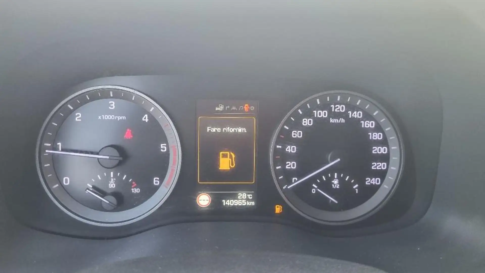Hyundai TUCSON 1.7 CRDi XPossible Zilver - 2